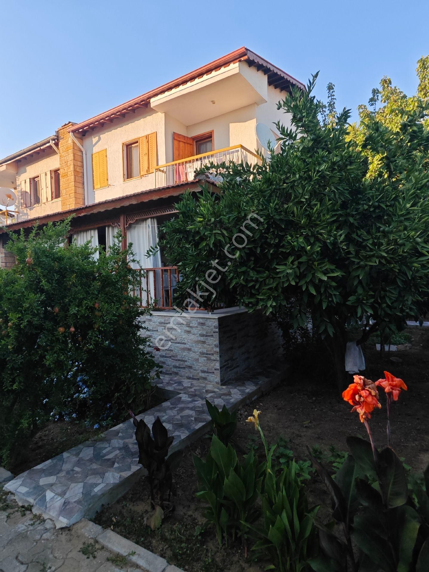 Dikili Ümmetoğlu'ndan 3+1 Müstakil Bahçeli İkiz Nizam Köşe Bağımsız Villa