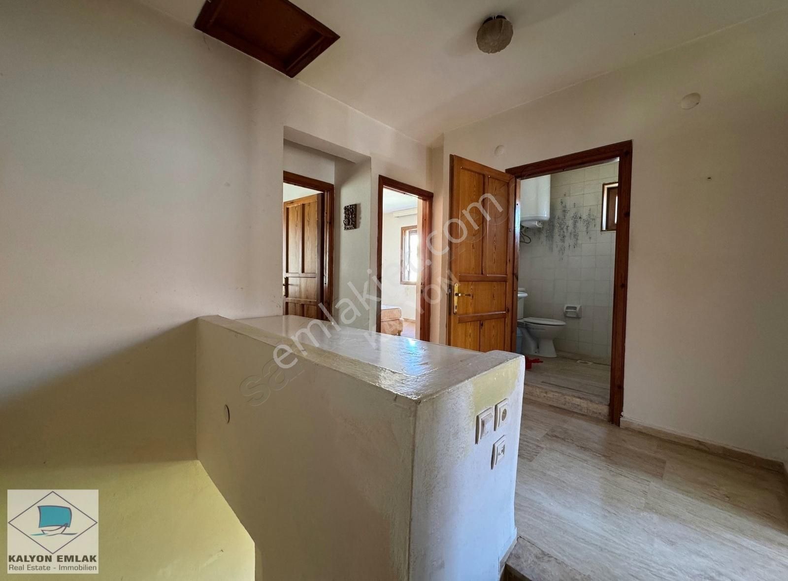 Ilıca'nın Kalbinde Satılık Köşe Bahçeli Yatırım Fırsatı Villa - Görsel 26