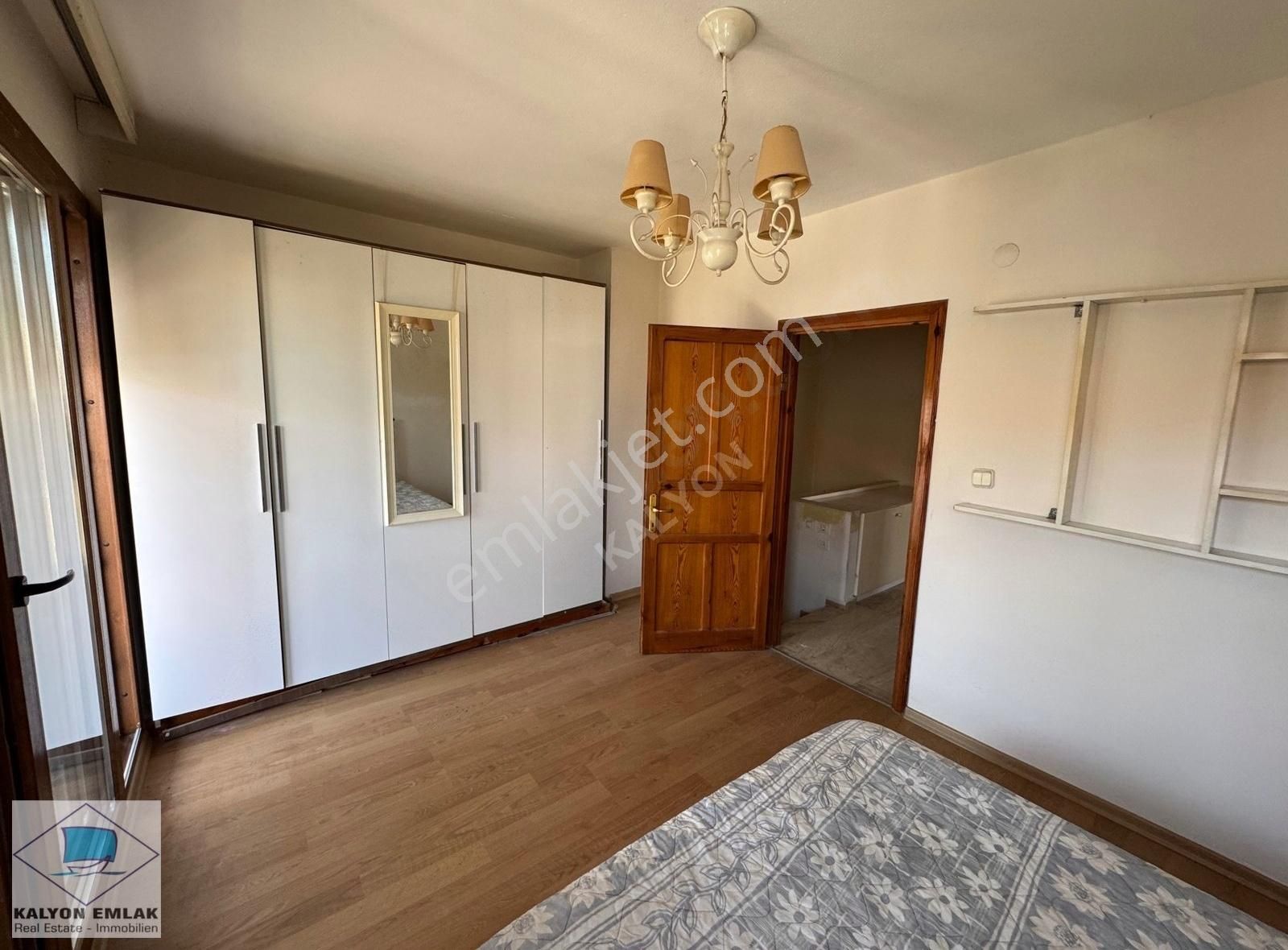 Ilıca'nın Kalbinde Satılık Köşe Bahçeli Yatırım Fırsatı Villa - Görsel 21