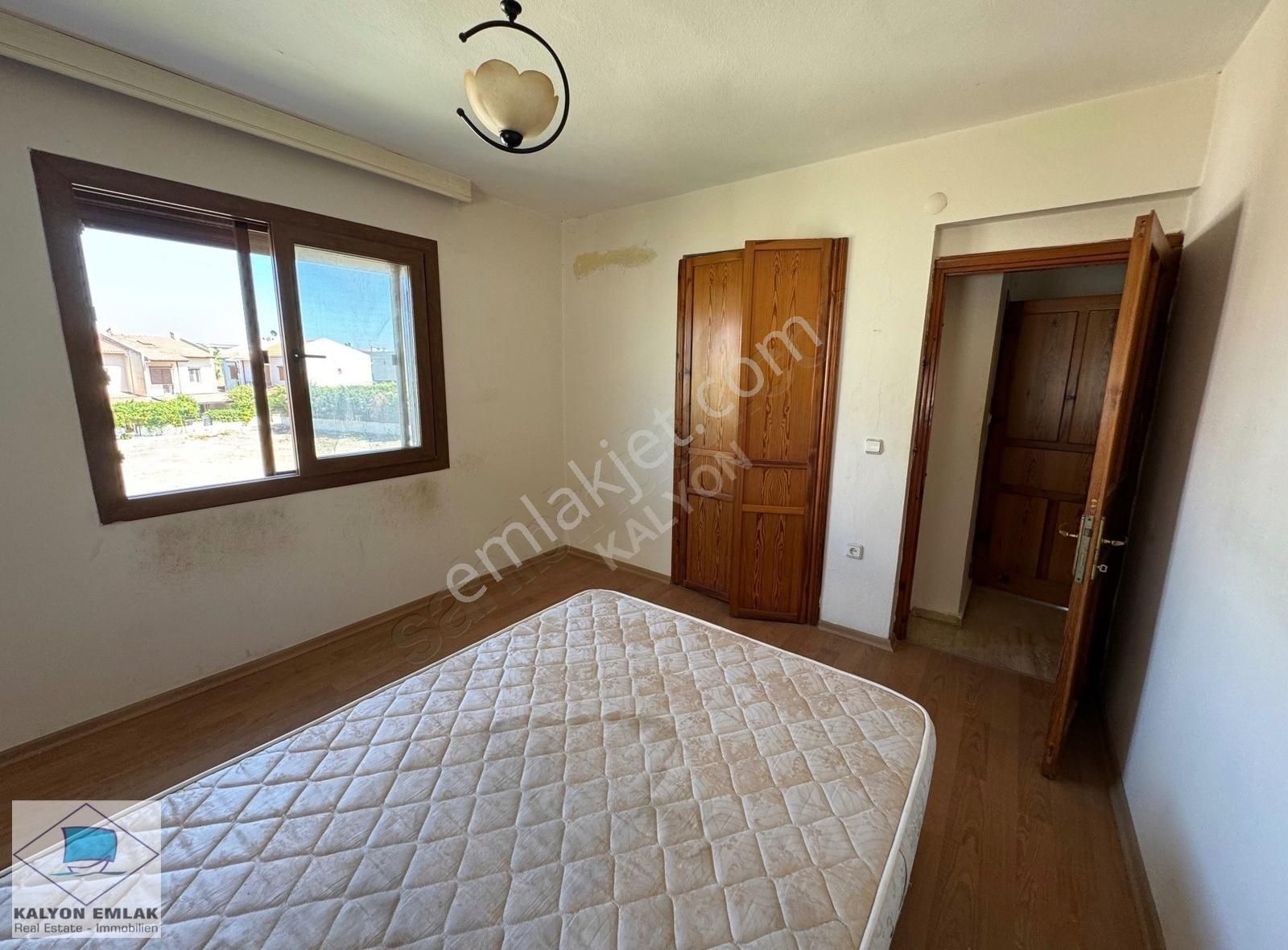 Ilıca'nın Kalbinde Satılık Köşe Bahçeli Yatırım Fırsatı Villa - Görsel 24