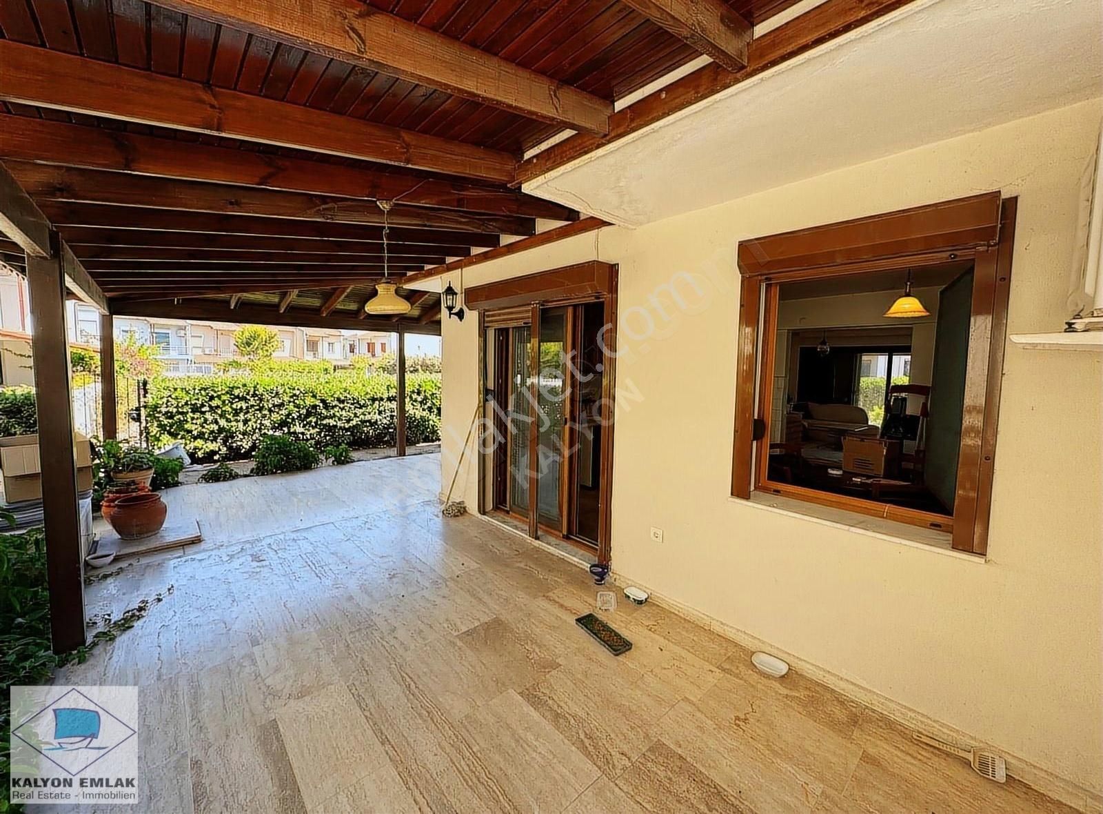 Ilıca'nın Kalbinde Satılık Köşe Bahçeli Yatırım Fırsatı Villa - Görsel 17