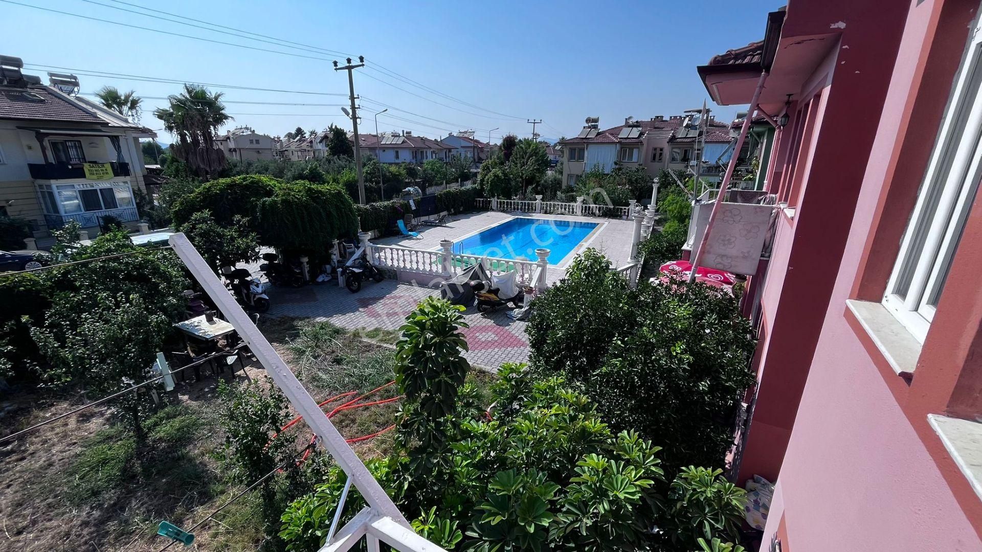 Stop’tan Foça Sahile Yakın Havuzlu Sitede 3+1 Ayrı Mutfak Kiralık