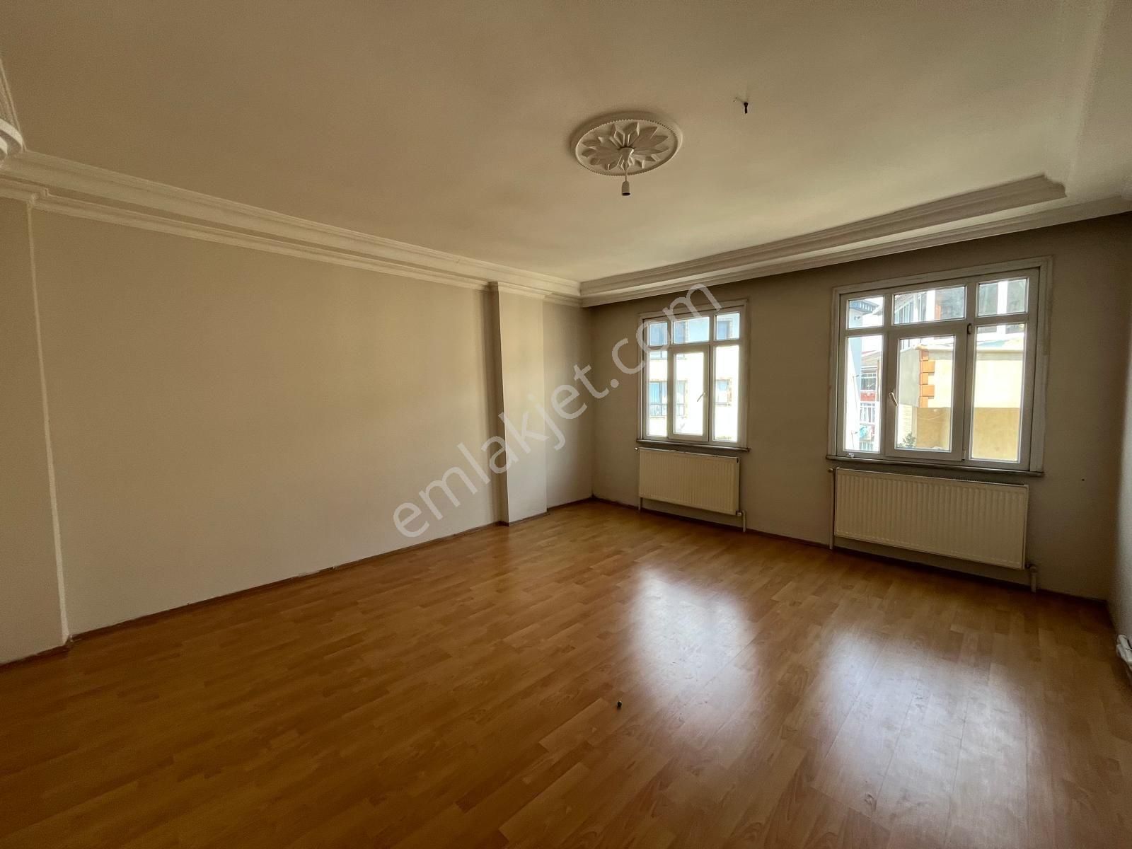 Esenler Fatih Mahallesinde Kiralık Daire 2+1 Ara Ara Kat