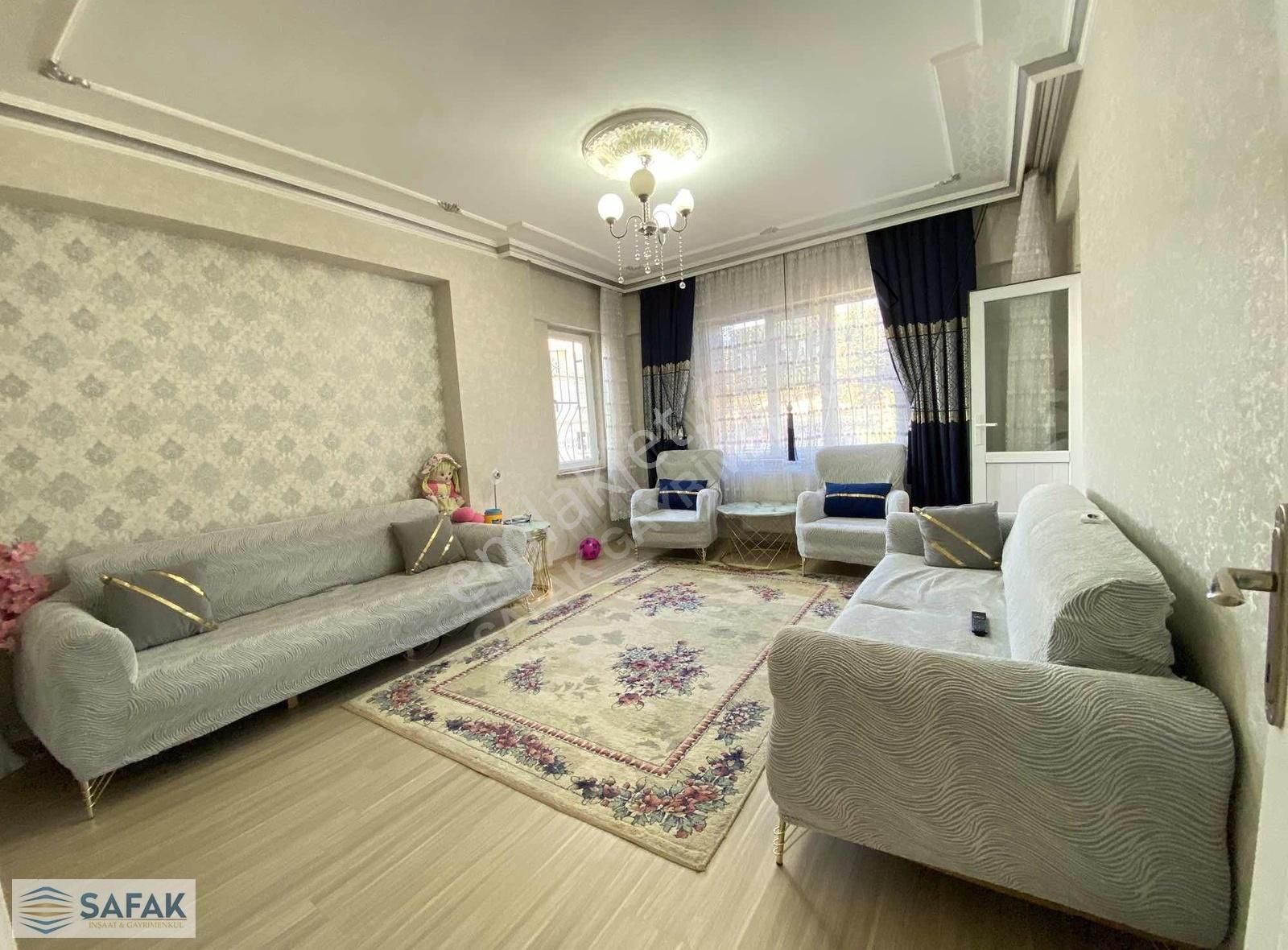 Şafak'tan Şirinevler'de 2+1 Bakımlı -duvar Kağıtlı Banko Daire