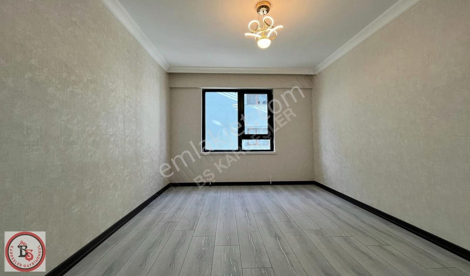 Keçiören Bağlum'da Ana Caddede Geniş Balkon G.odalı Geniş 3+1
