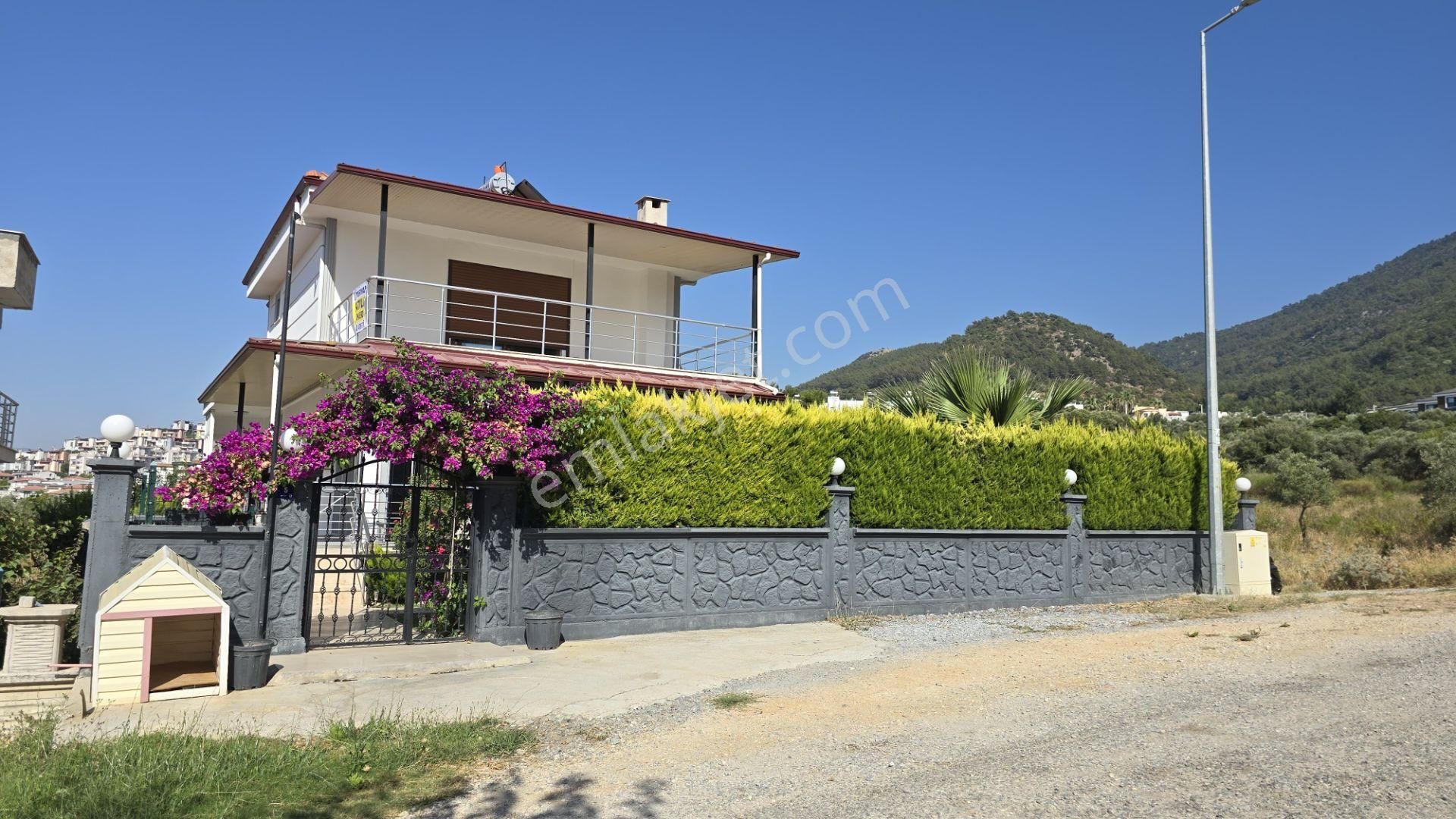 Kuşadası Güzelçamlı'da 5+2 Müstakil Havuzlu Full Eşyalı Satılık Trıplex