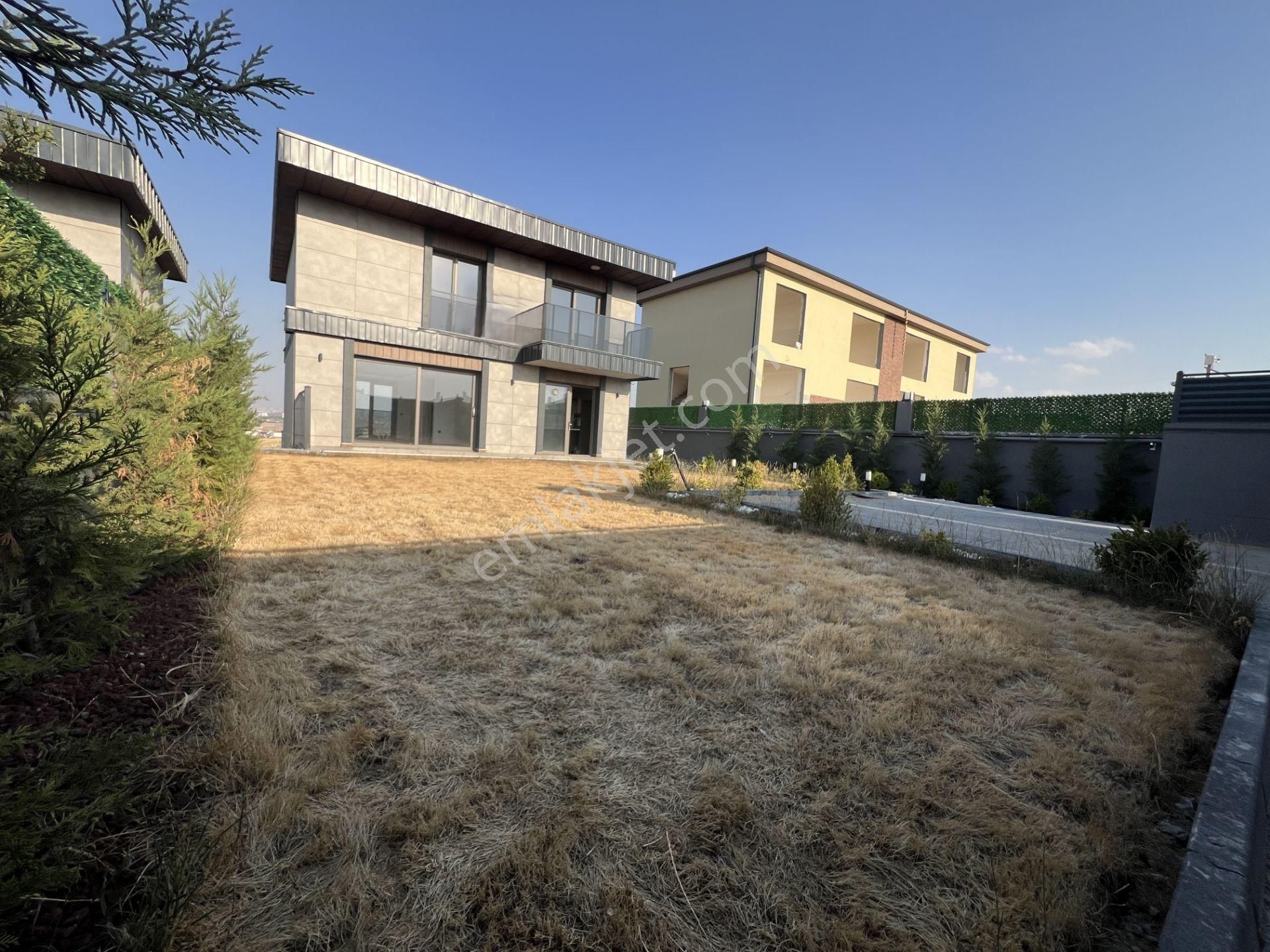 Etimesgut Yeni Baglıca Mah 3katlı Saunalı Ozel Hamamlı 5+1 Villa