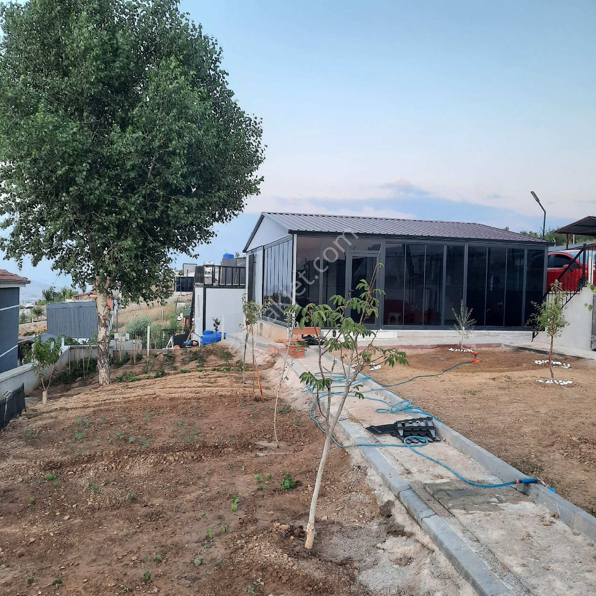 Bağlum Çalseki'de 400 M² Bahçe. 67 M² Ev. Verandası Boydan Boya Camla Kaplı.