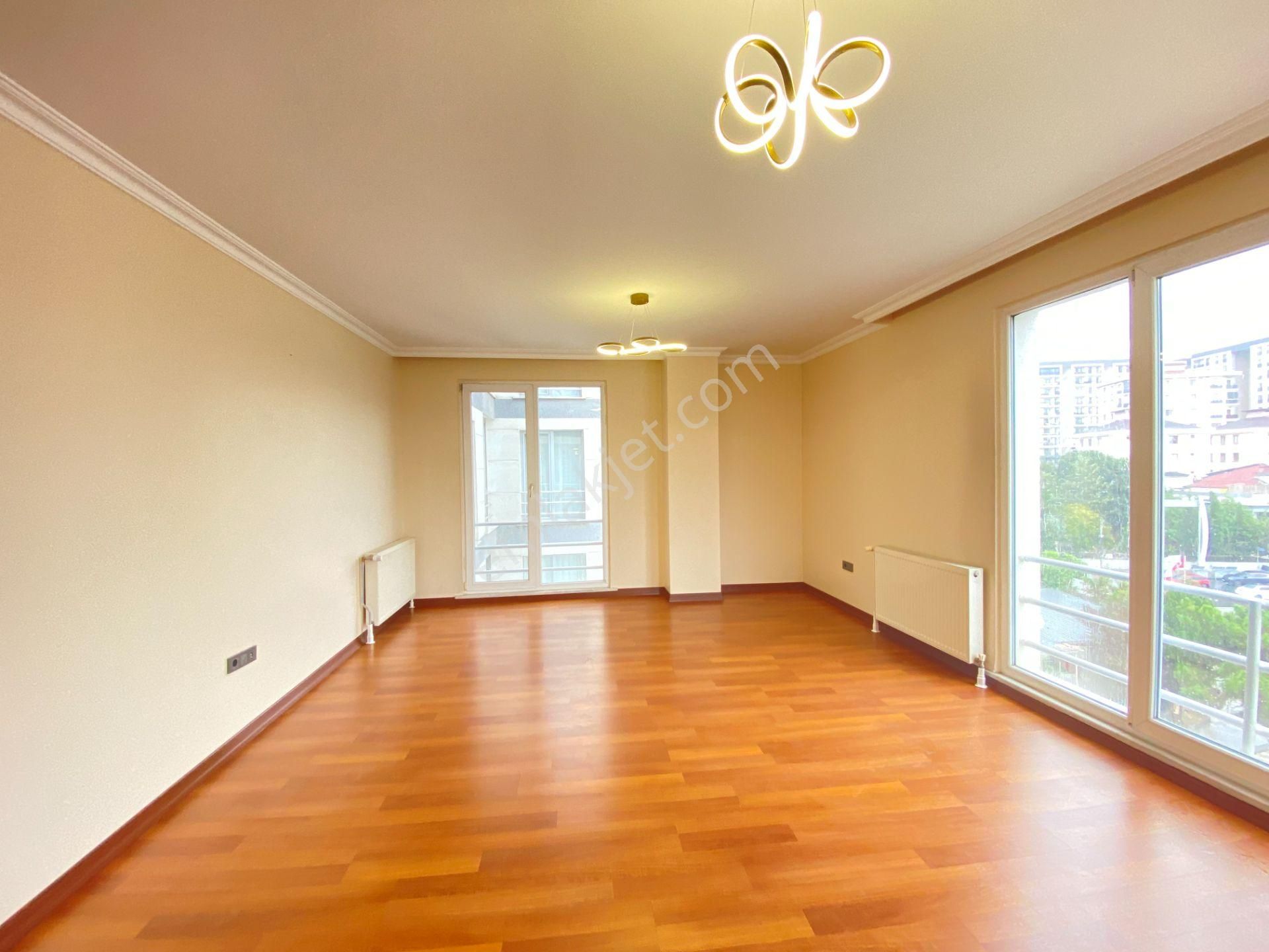 Fırsat! Remax Ahmet'ten Satılık 2+1 Boş Daire Site İçi Çekmeköy - Görsel 2