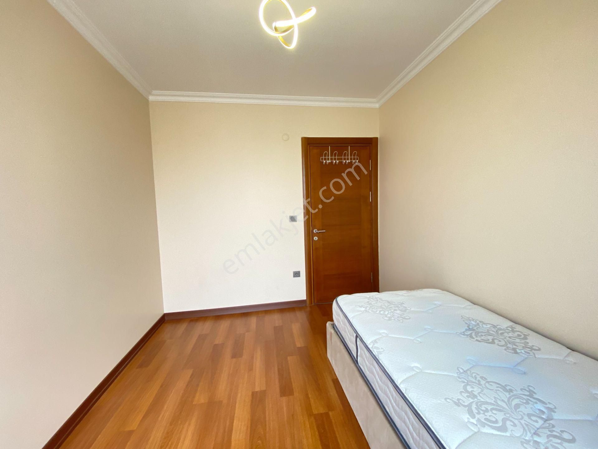 Fırsat! Remax Ahmet'ten Satılık 2+1 Boş Daire Site İçi Çekmeköy - Görsel 22