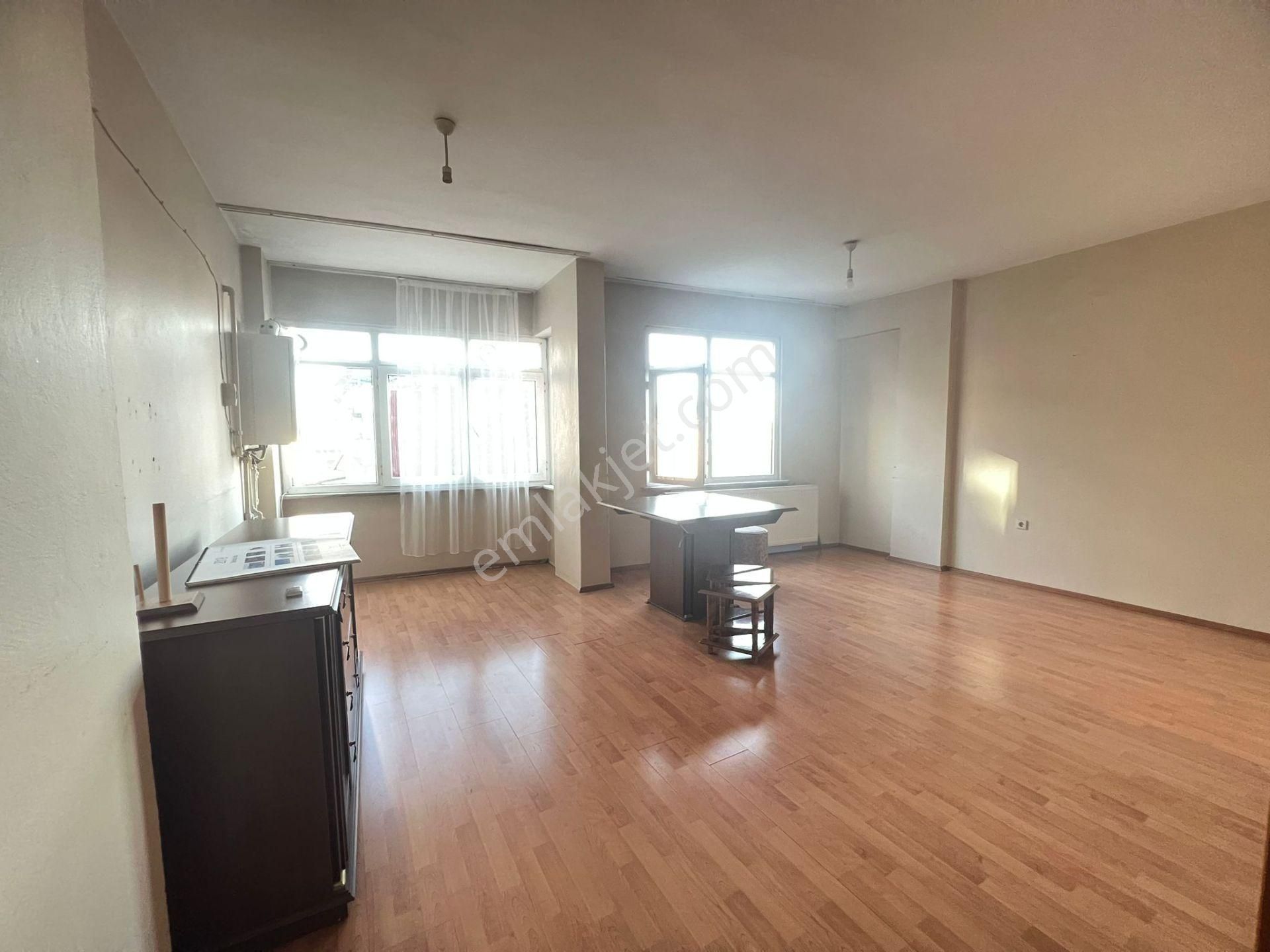 Çeliktepe'de Metroya 3 Dk,2+1kiralık Daire Artum'dan
