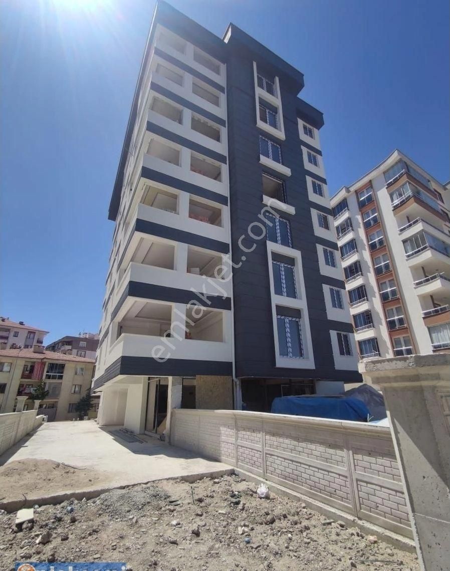 Emlaknomi'den Pir Ömer Mahallesinde 3+1 Satılık Lüks Daire