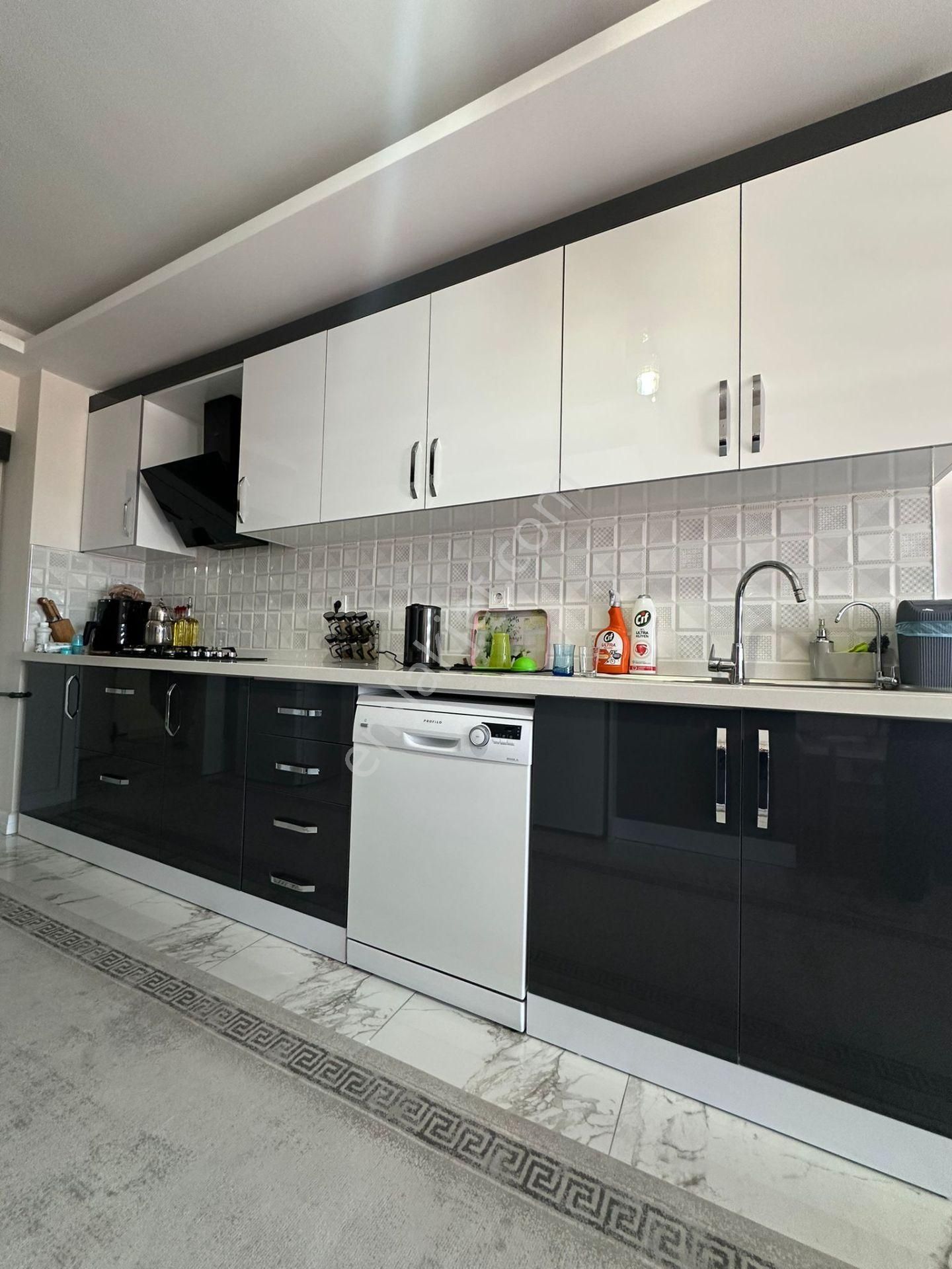 Tandoğan Mah'de Cadde 12 Konutlarında Full Yapılı Satılık Daire