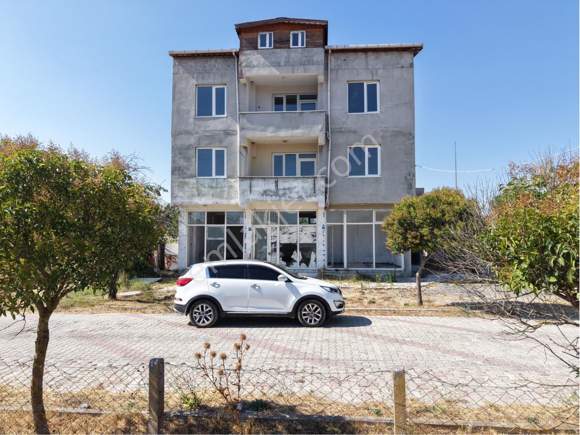 Saray Büyükyoncalı 290m2 Arsa Üzerinde Satılık Bina