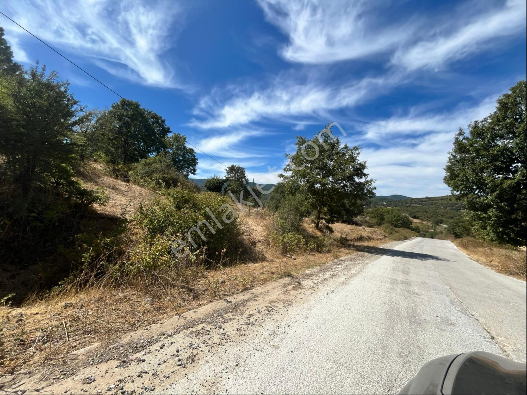 Köy Merkezine Yakın Ana Yol Üstünde Satılık Tarla - Görsel 4