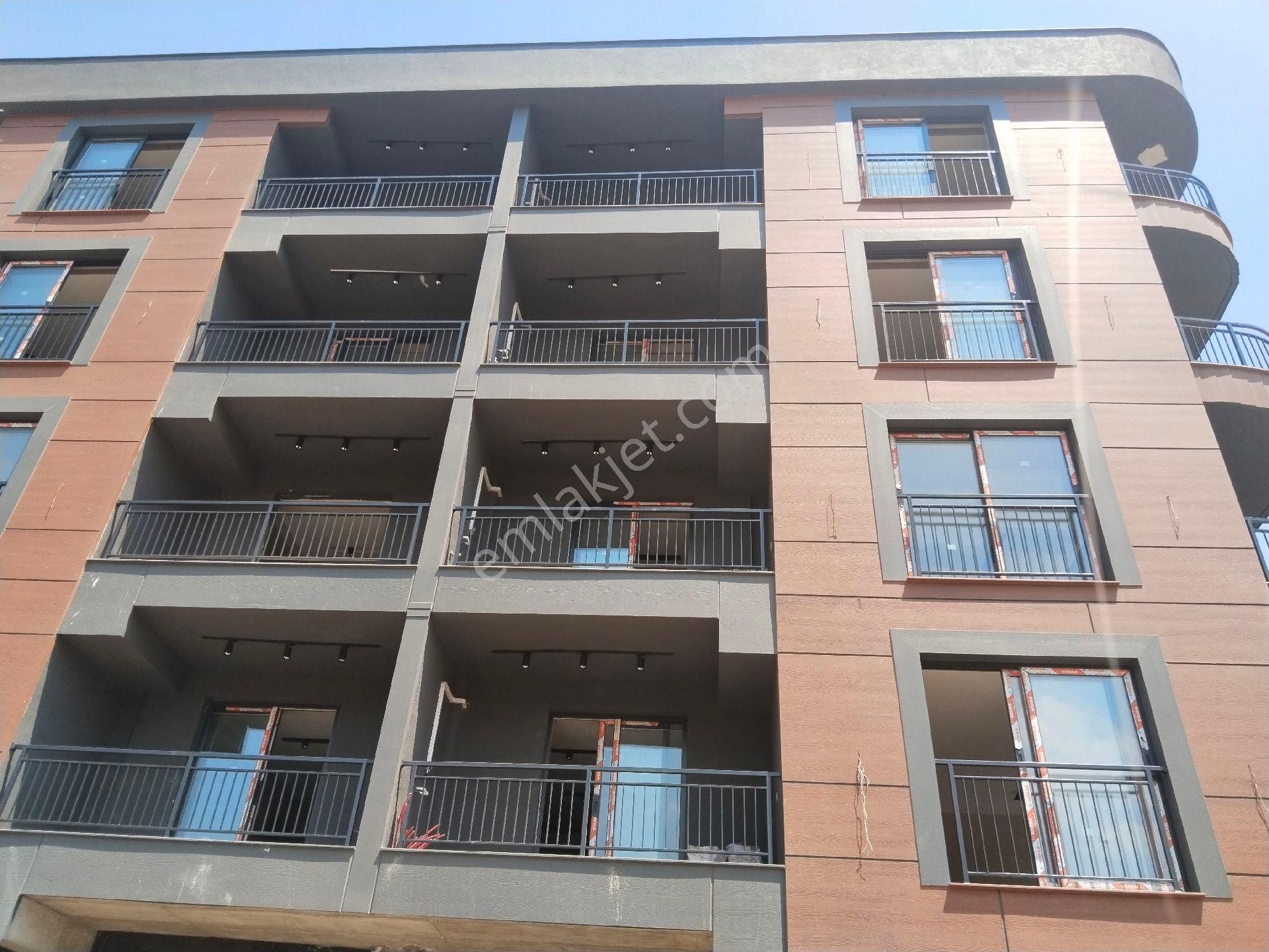 Salihli Uras Gayrimenkul Den Satılık Özel Otopark Li Doğalgazlı Daire