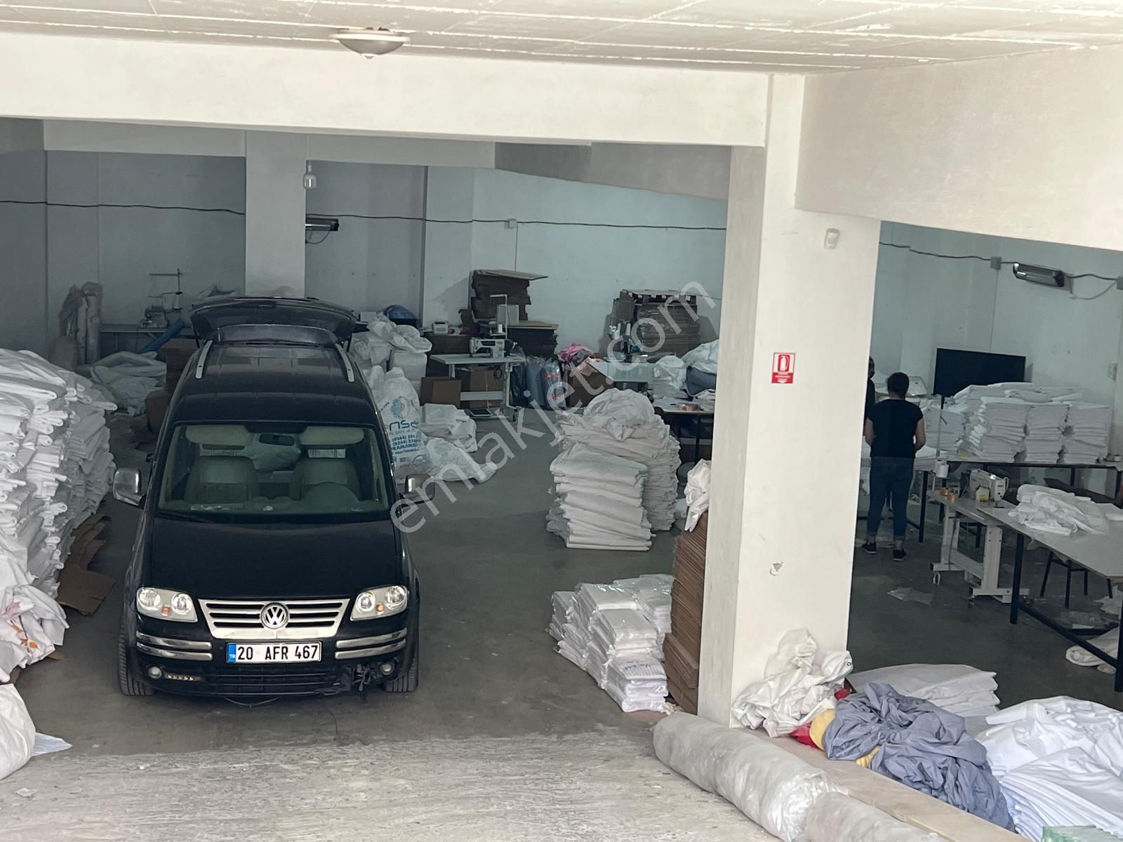 Zafer Caddesi'nde Kiralık İş Yeri