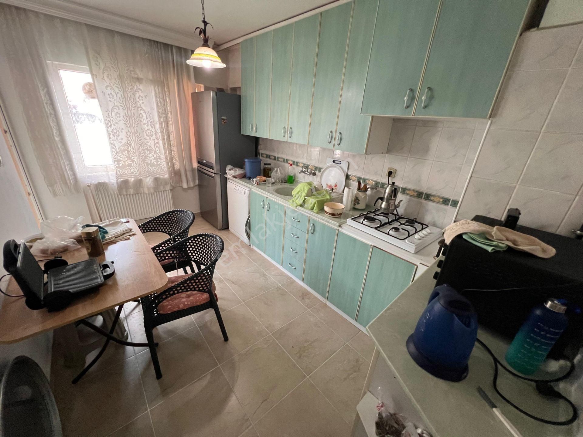 Fesleğen'de Emek Caddesi'ne Yürüme Mesafesinde 3+1 Kiralık Daire