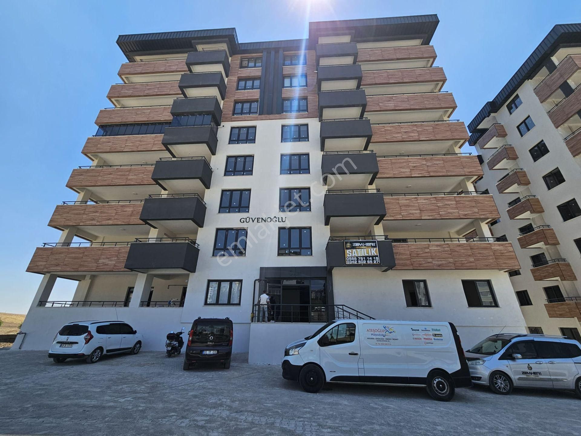 Zemheri'den Güvenoğlu Çınar Sitesi Ön Cephe 3,5+1 Satılık Daire