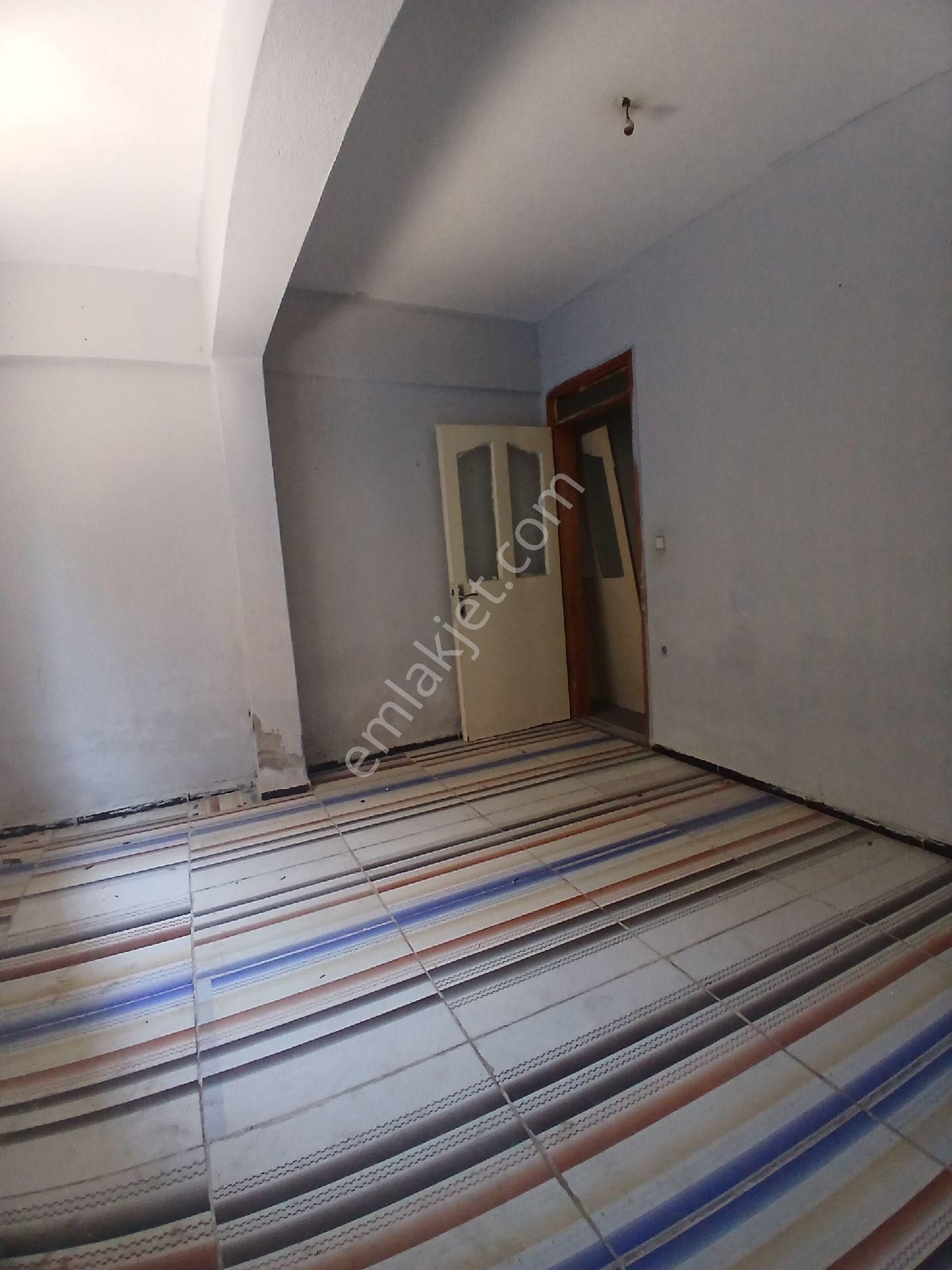 Bozyaka Kapalı Pazar Yakını 5 Dakka Mesafesinde