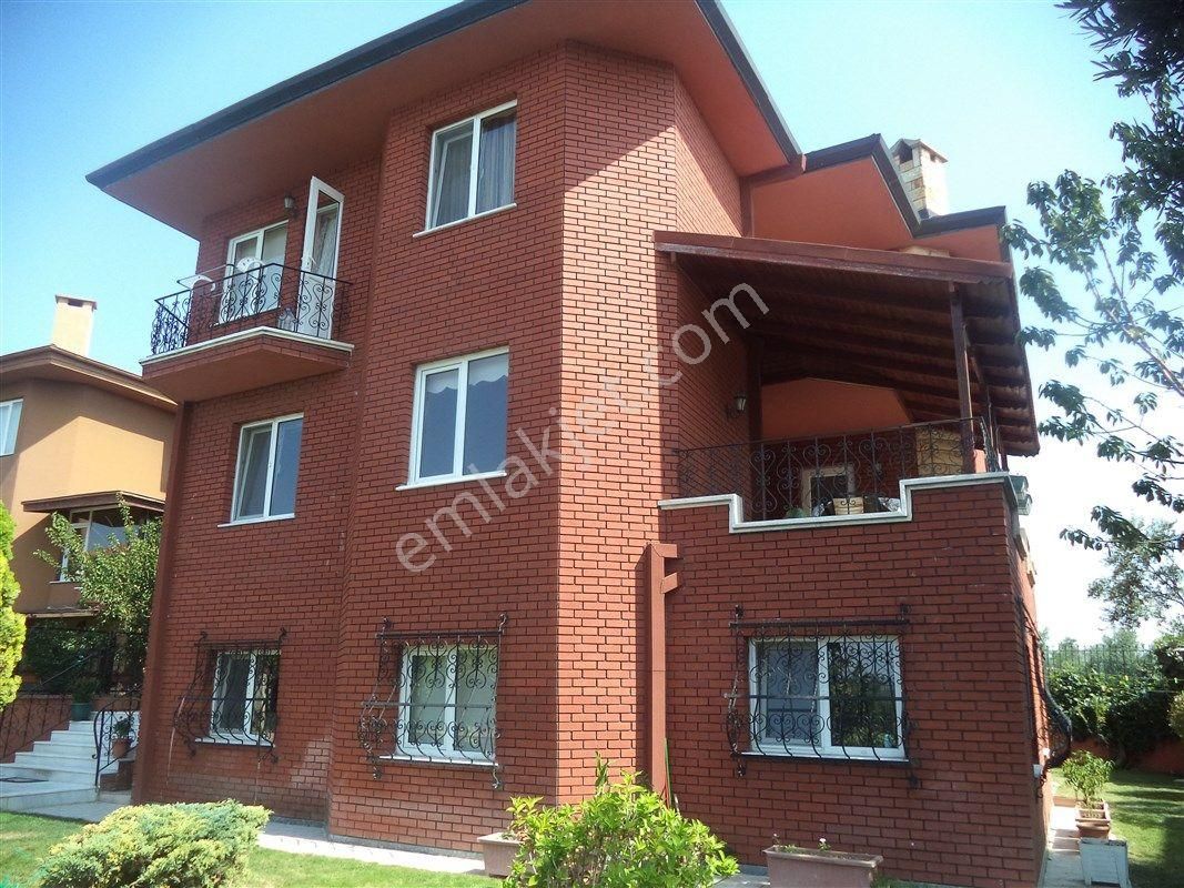 Mudanya Bademli'de Satılık 800 M2 Bahçeli 5+1 Villa