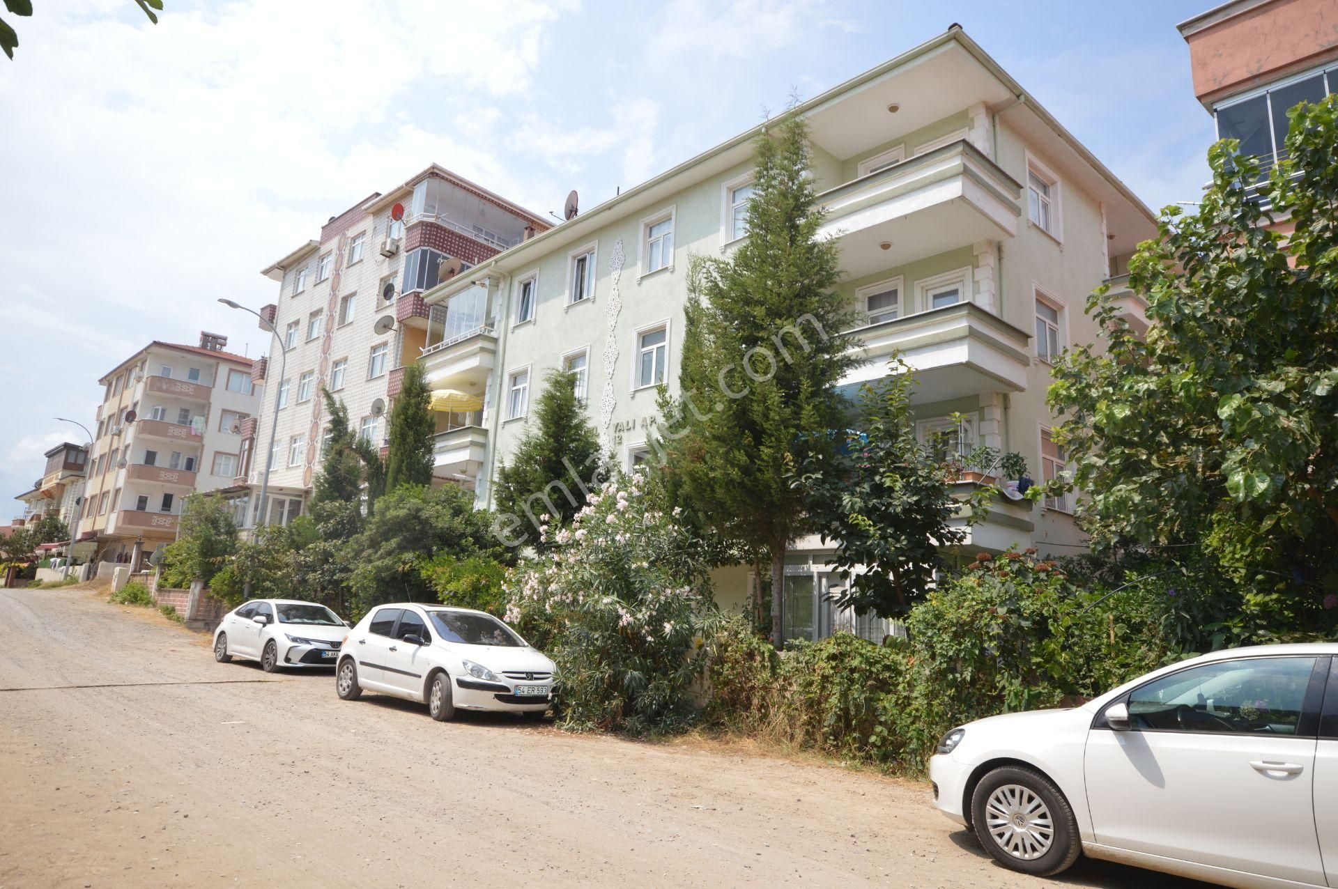 Karasu Da Fırsat Fiyat! Yalı Mah'de Eşyalı 1+1 Ara Kat Daire!