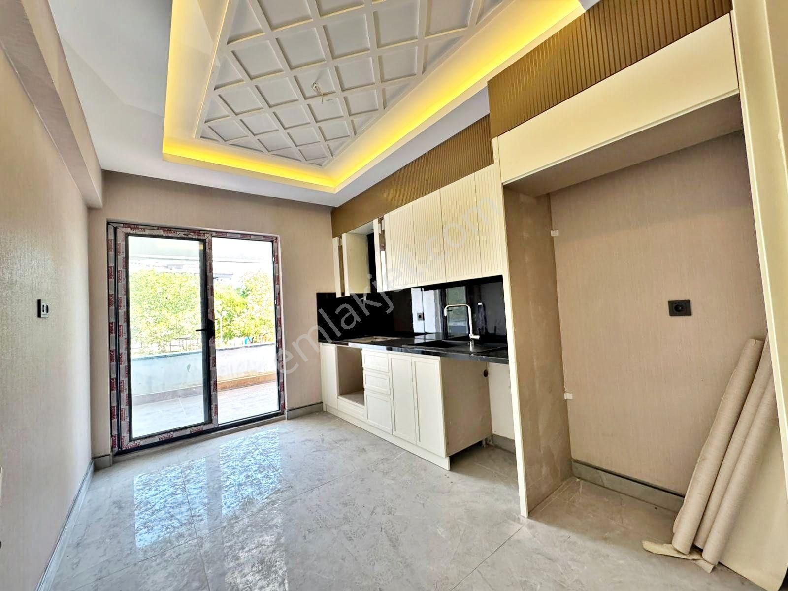 Karacaahmet'te Cadde Üzeri Sıfır Kat Ve Cephe Seçn. Ultralüx 2+1 Daire - Görsel 2