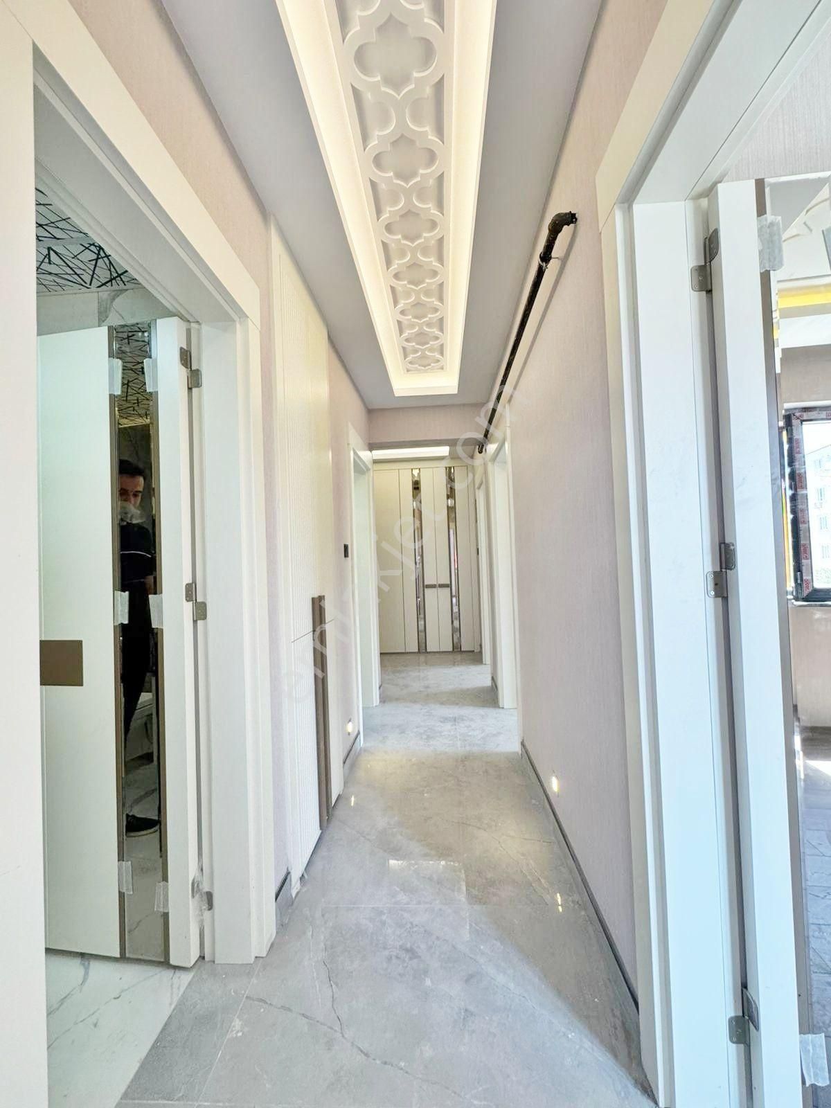 Karacaahmet'te Cadde Üzeri Sıfır Kat Ve Cephe Seçn. Ultralüx 2+1 Daire - Görsel 17