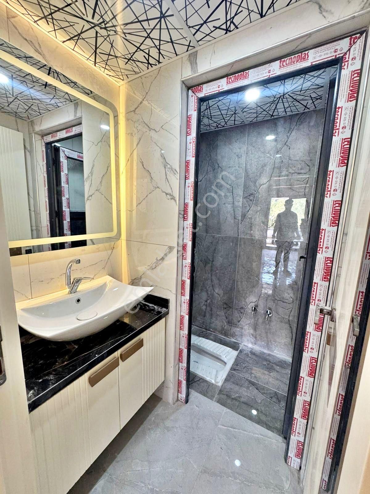 Karacaahmet'te Cadde Üzeri Sıfır Kat Ve Cephe Seçn. Ultralüx 2+1 Daire - Görsel 16