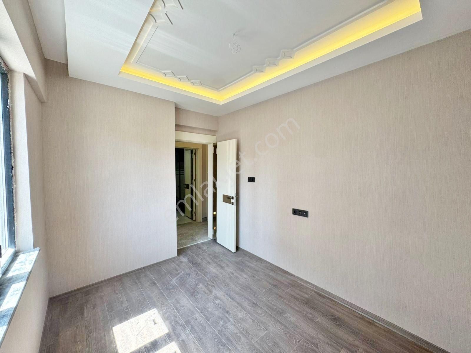 Karacaahmet'te Cadde Üzeri Sıfır Kat Ve Cephe Seçn. Ultralüx 2+1 Daire - Görsel 12