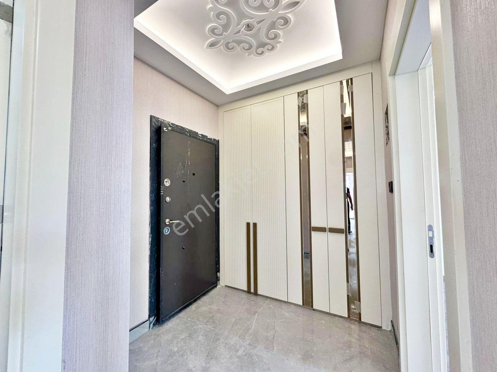 Karacaahmet'te Cadde Üzeri Sıfır Kat Ve Cephe Seçn. Ultralüx 2+1 Daire - Görsel 18