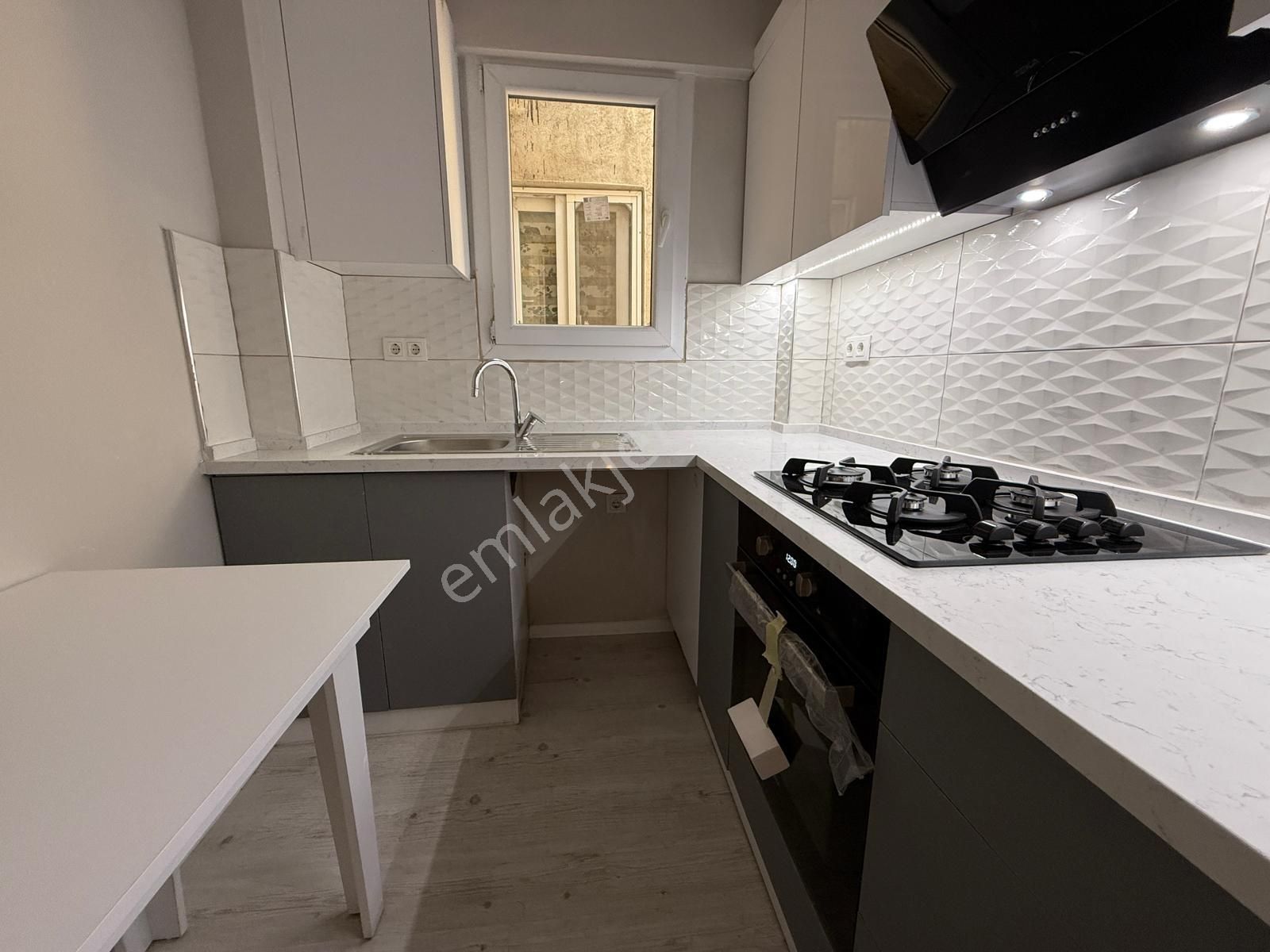 Sakarya Caddesi Üstü Ekonomi Üni Yakını Full Yapılı 2+1 Daire