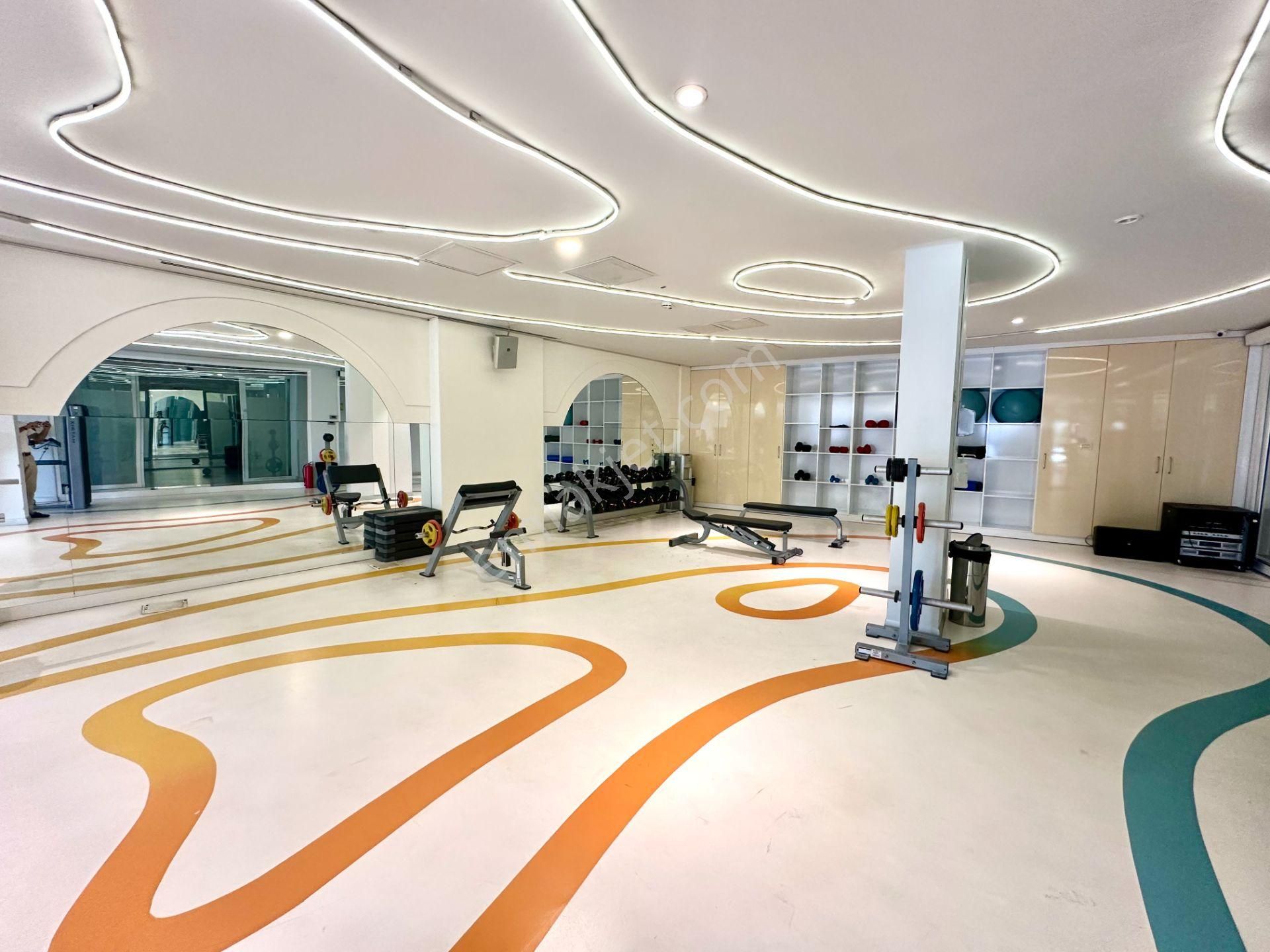 Çengelköy Sultan Makamı Sitesinde Kısmi Manzaralı Bahçe Dubleksi - Görsel 9