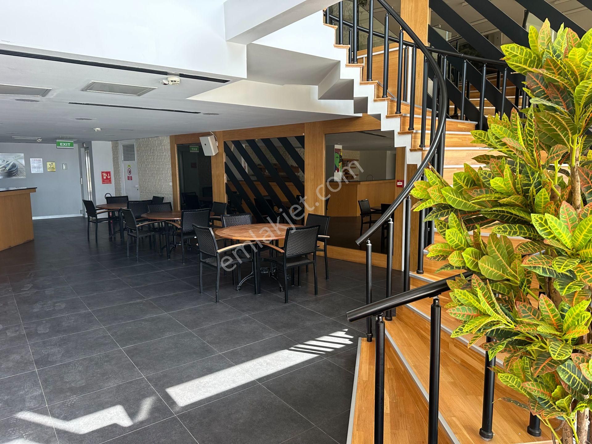 Çengelköy Sultan Makamı Sitesinde Kısmi Manzaralı Bahçe Dubleksi - Görsel 14