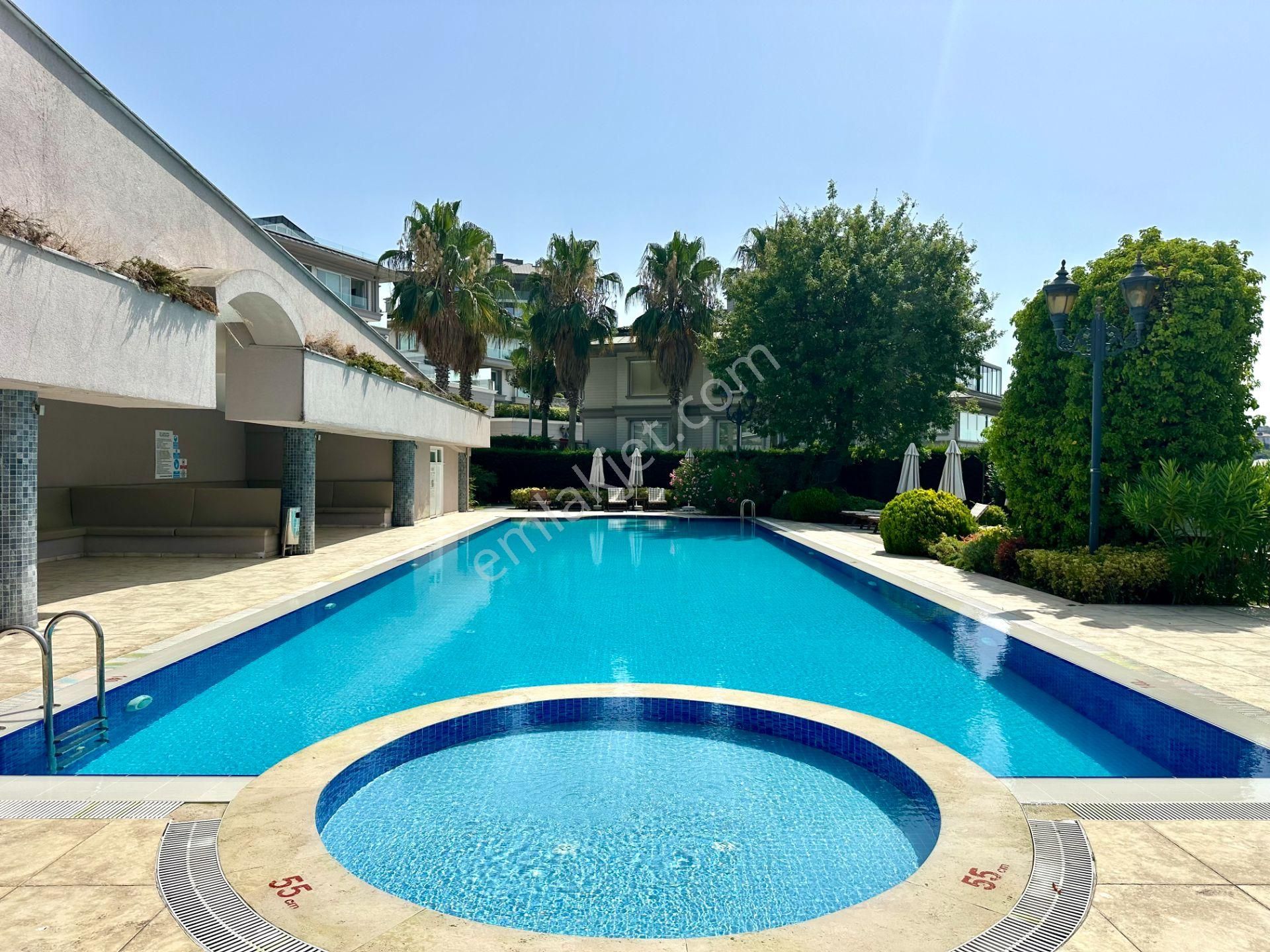 Çengelköy Sultan Makamı Sitesinde Kısmi Manzaralı Bahçe Dubleksi - Görsel 8