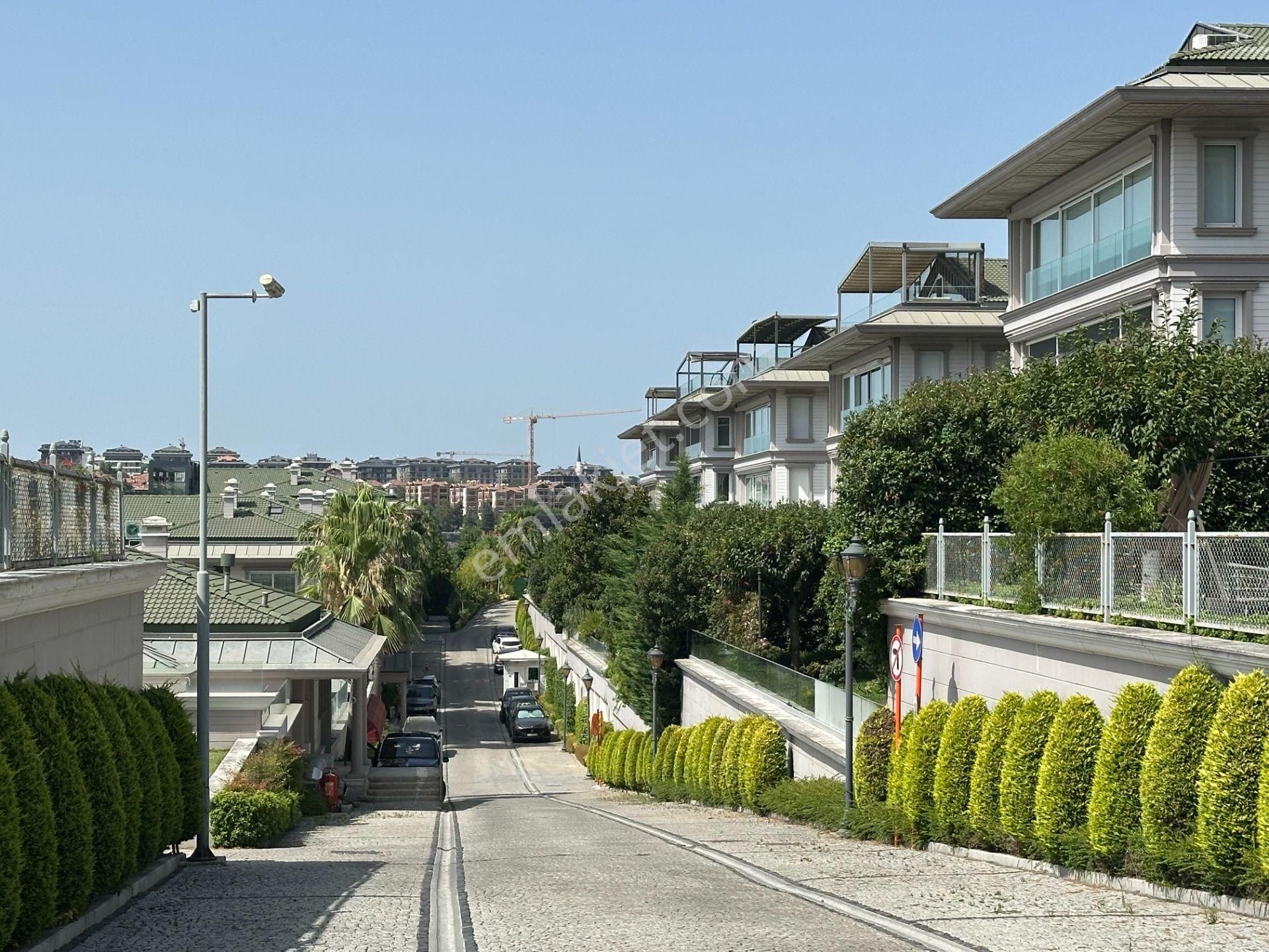 Çengelköy Sultan Makamı Sitesinde Kısmi Manzaralı Bahçe Dubleksi - Görsel 3