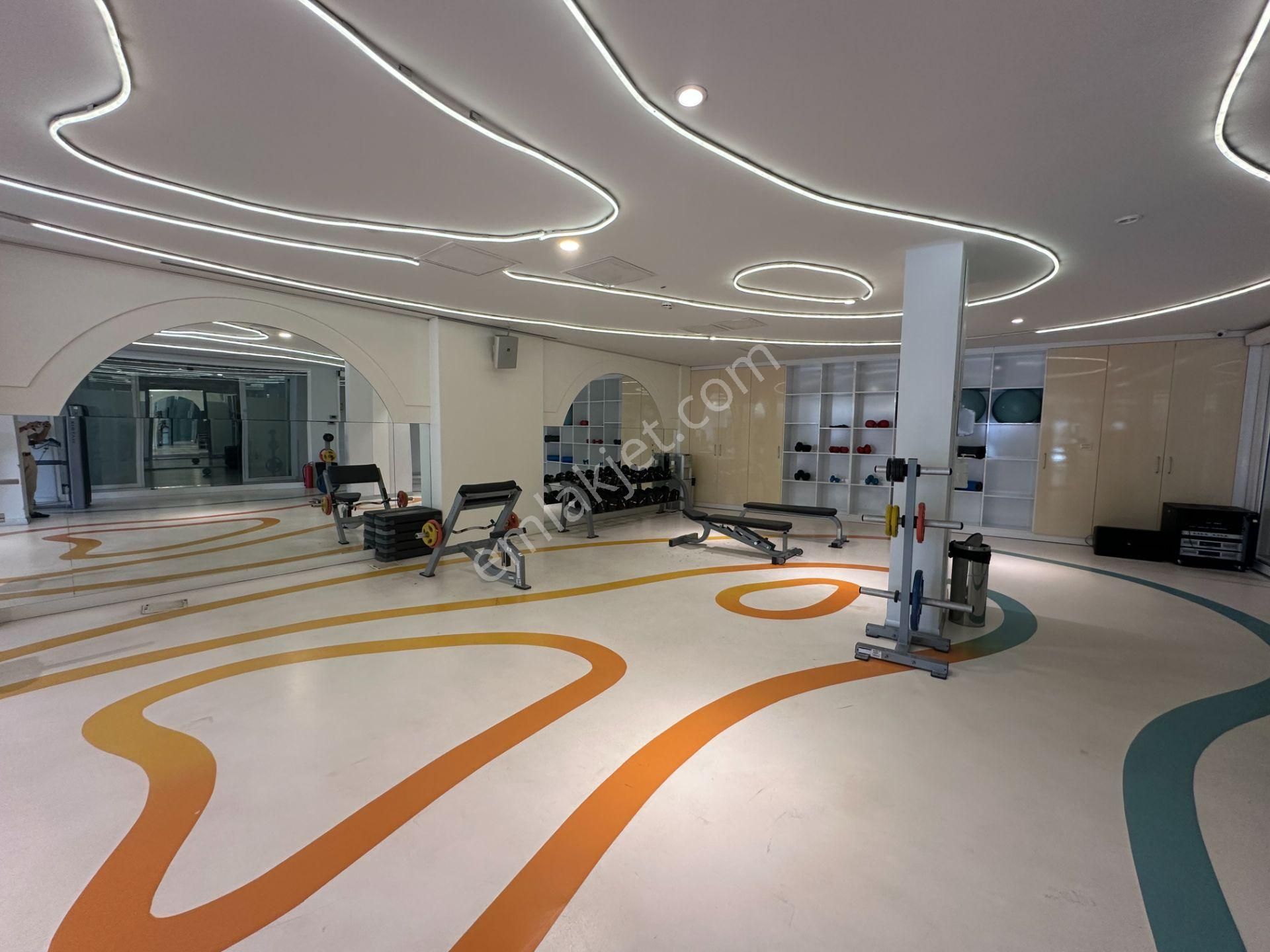 Çengelköy Sultan Makamı Sitesinde Kısmi Manzaralı Bahçe Dubleksi - Görsel 11