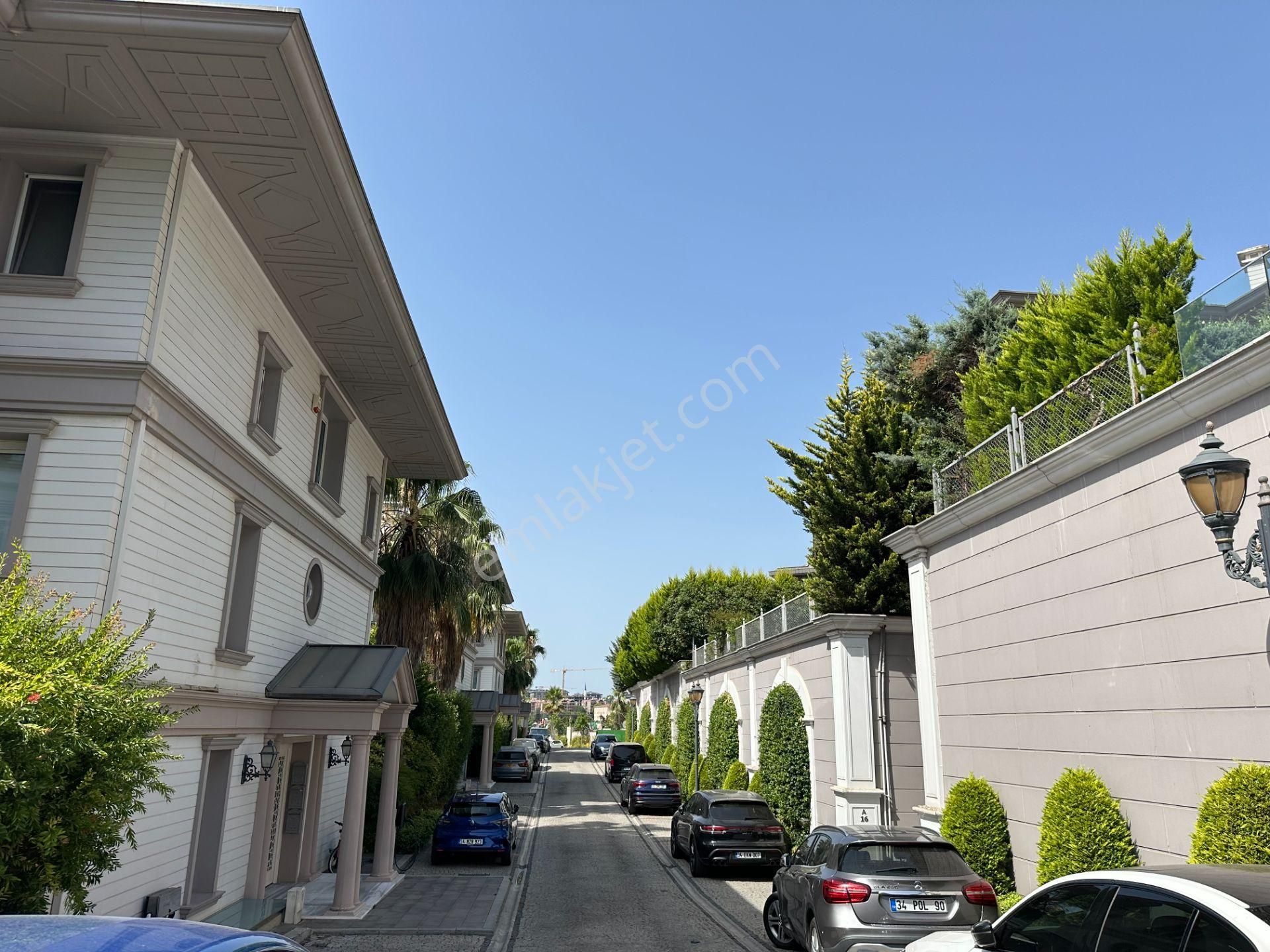 Çengelköy Sultan Makamı Sitesinde Kısmi Manzaralı Bahçe Dubleksi - Görsel 4