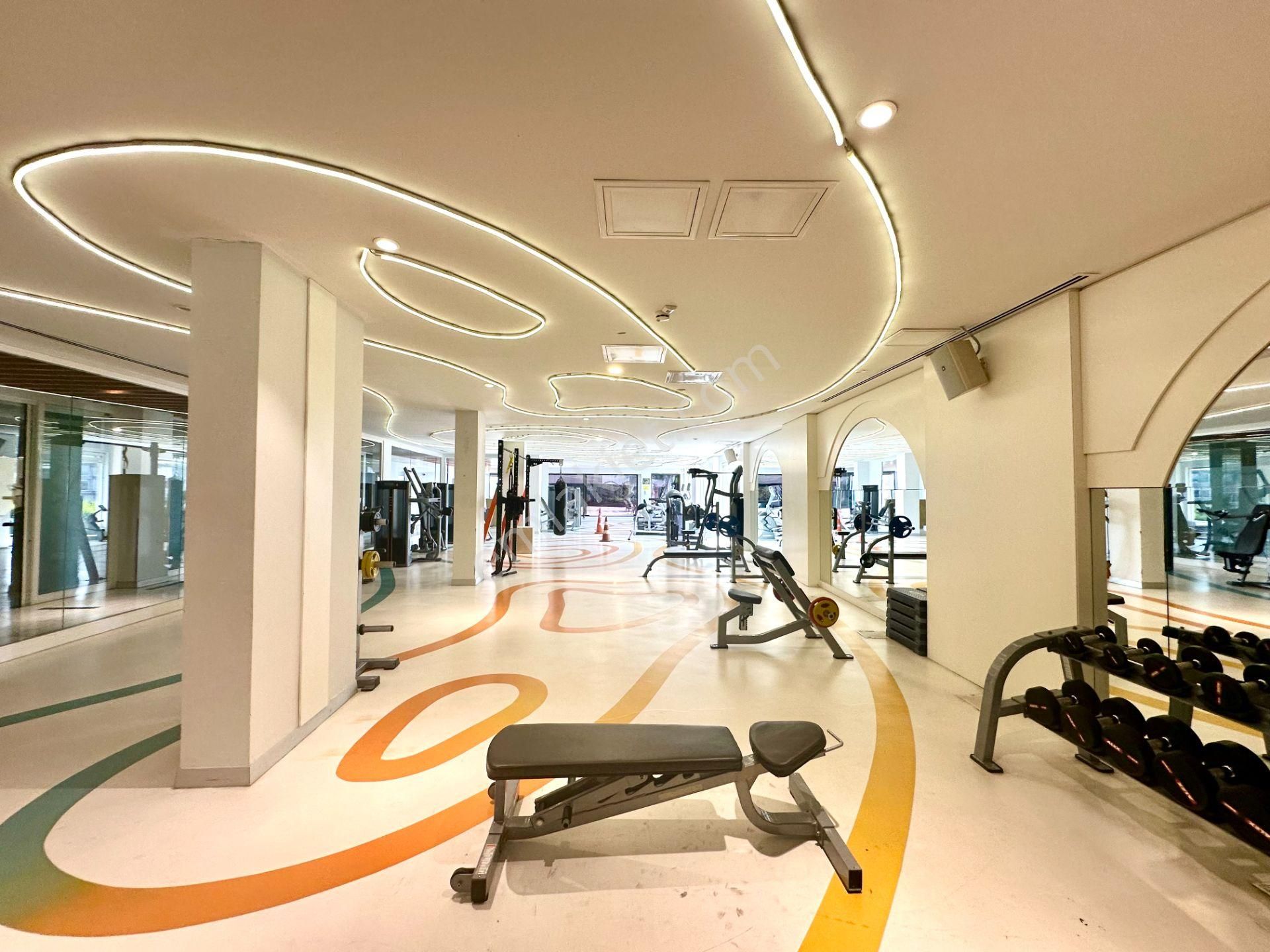 Çengelköy Sultan Makamı Sitesinde Kısmi Manzaralı Bahçe Dubleksi - Görsel 10