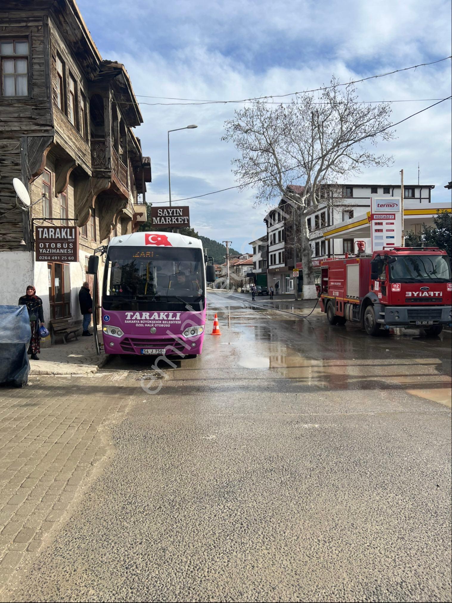Naz Emlaktan Sakarya Taraklı Avdan Köyü İçinde İmara Sınır Yola Cephe Müstakil Arazi - Görsel 19