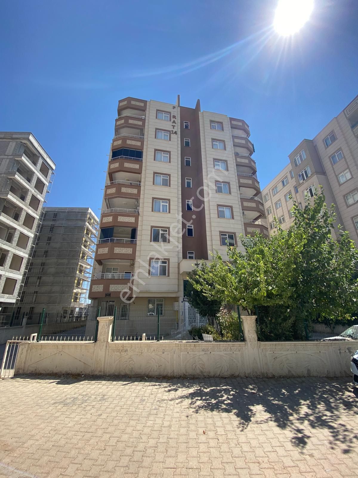 Kırmızı Gayrimenkulden Haliliye Karşıyaka Mahallesinde Satılık 3+1 Temiz Daire