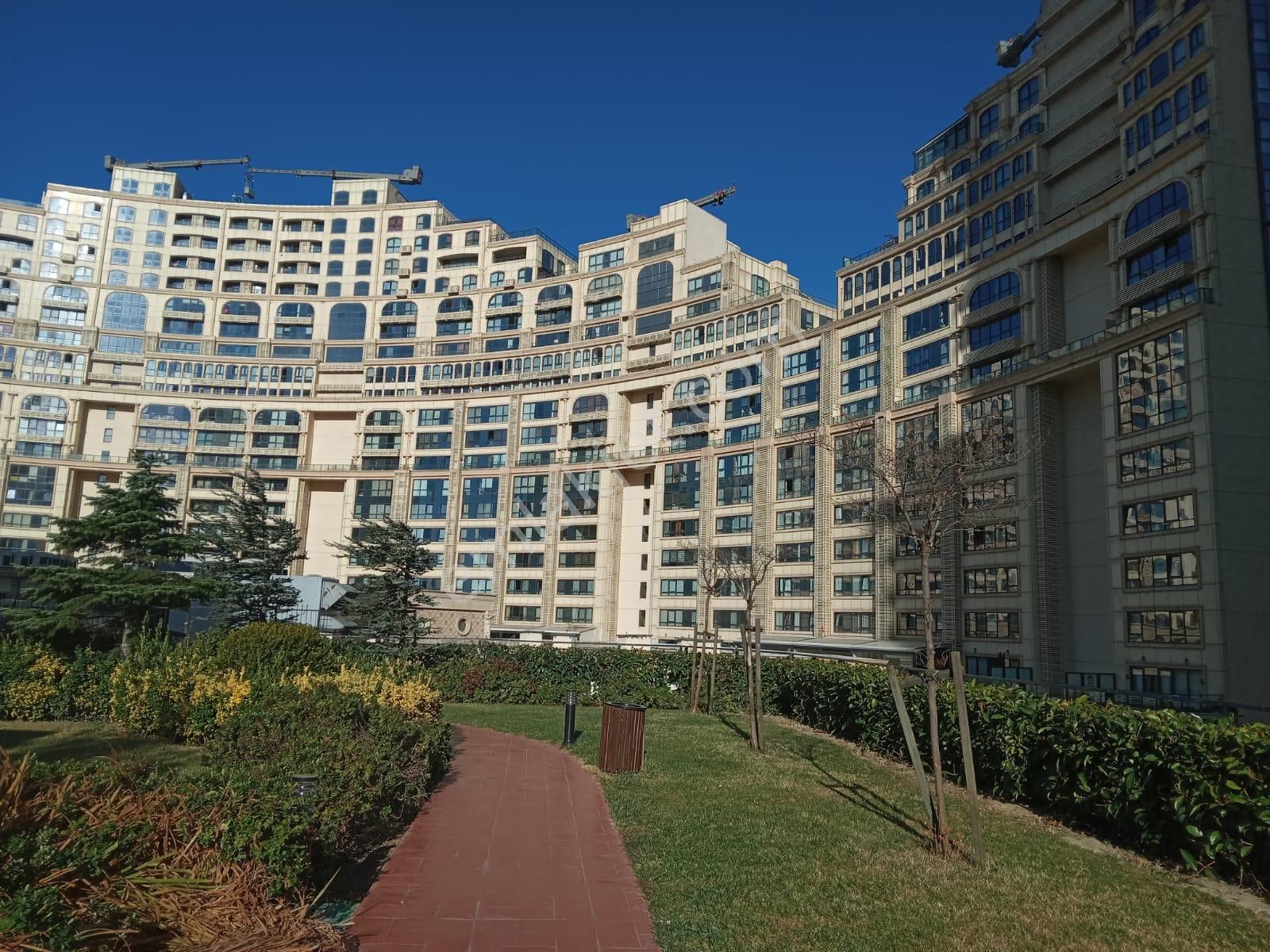 Kiptaş Venezia Mega'da Satılık 2+1 Boş Ful Eşyalı Balkonlu Avm Havuz Mnz. Daire - Görsel 25