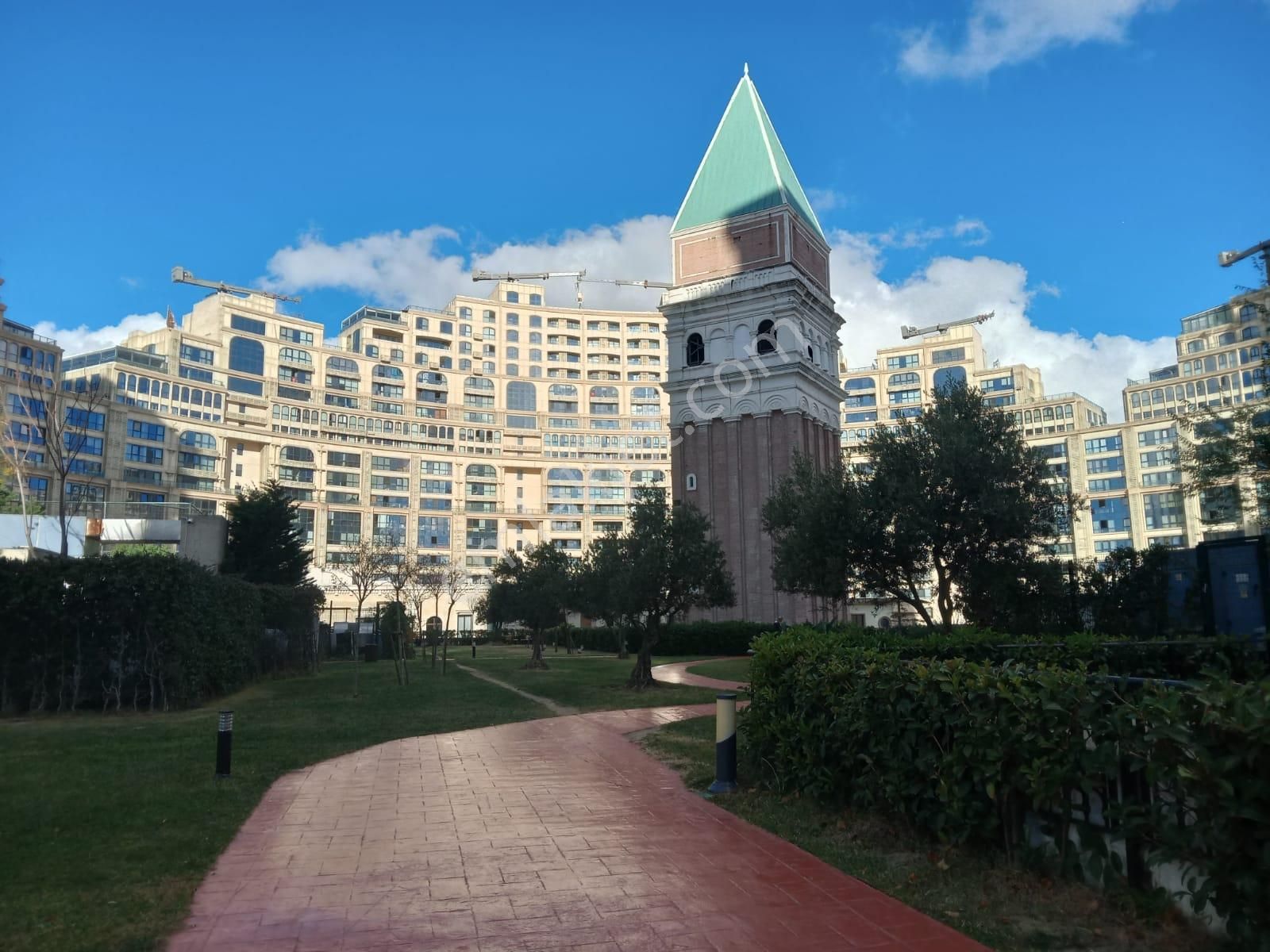 Kiptaş Venezia Mega'da Satılık 2+1 Boş Ful Eşyalı Balkonlu Avm Havuz Mnz. Daire - Görsel 9