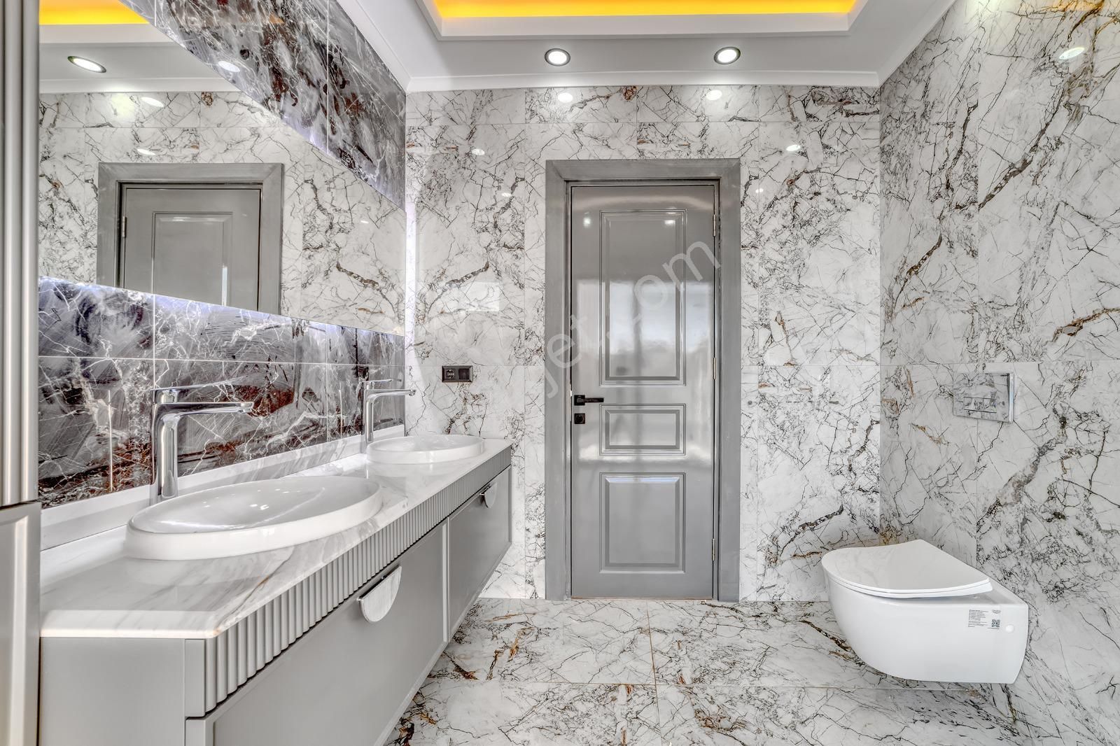 Emlaknomi 3 Katlı Tribleks Villa Asansörlü 519 Metre Arsa İçerisinde 658 Metre Oturum Alanı - Görsel 3