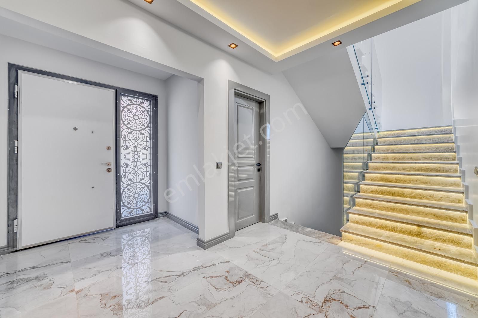 Emlaknomi 3 Katlı Tribleks Villa Asansörlü 519 Metre Arsa İçerisinde 658 Metre Oturum Alanı - Görsel 28