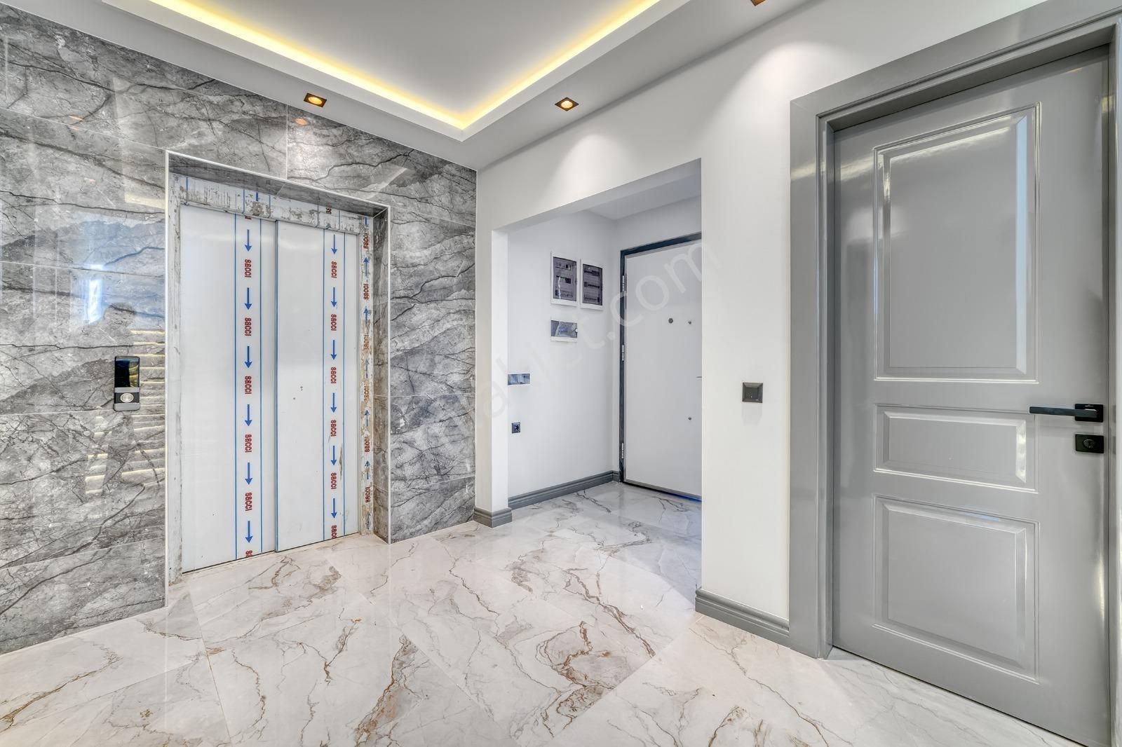 Emlaknomi 3 Katlı Tribleks Villa Asansörlü 519 Metre Arsa İçerisinde 658 Metre Oturum Alanı - Görsel 7