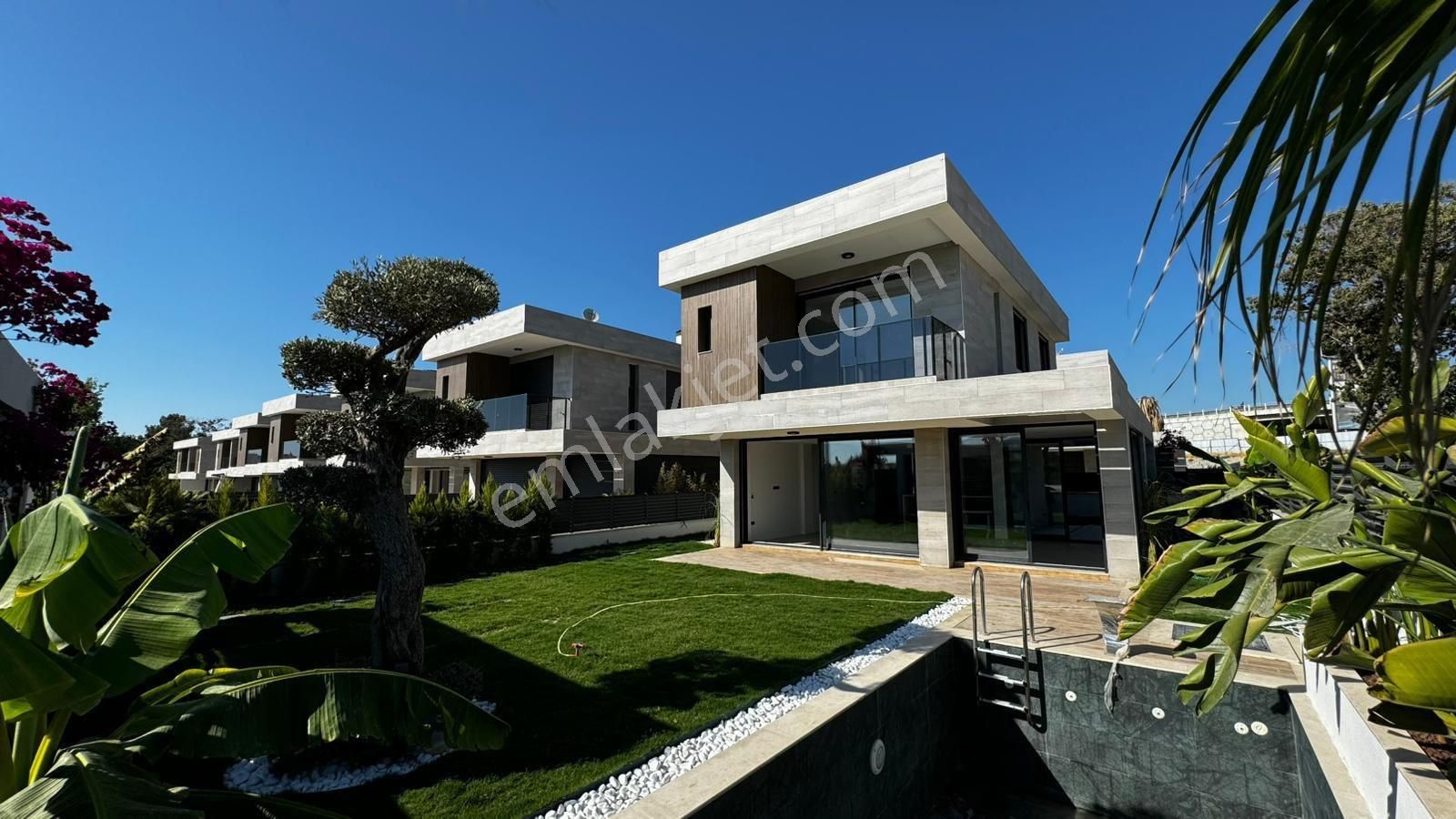 Karaovada Doğalgazlı Köşe 5+1 Özel Havuzlu Sıfır Villa
