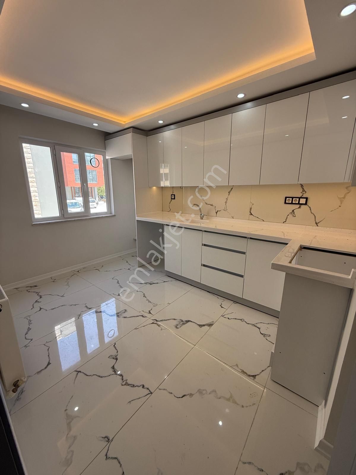 Mimarsinan Mahallesi 🏡 ✅3+1 120 M2 5 Katlının 2 Katı ❇️ Kapalı Mutfak