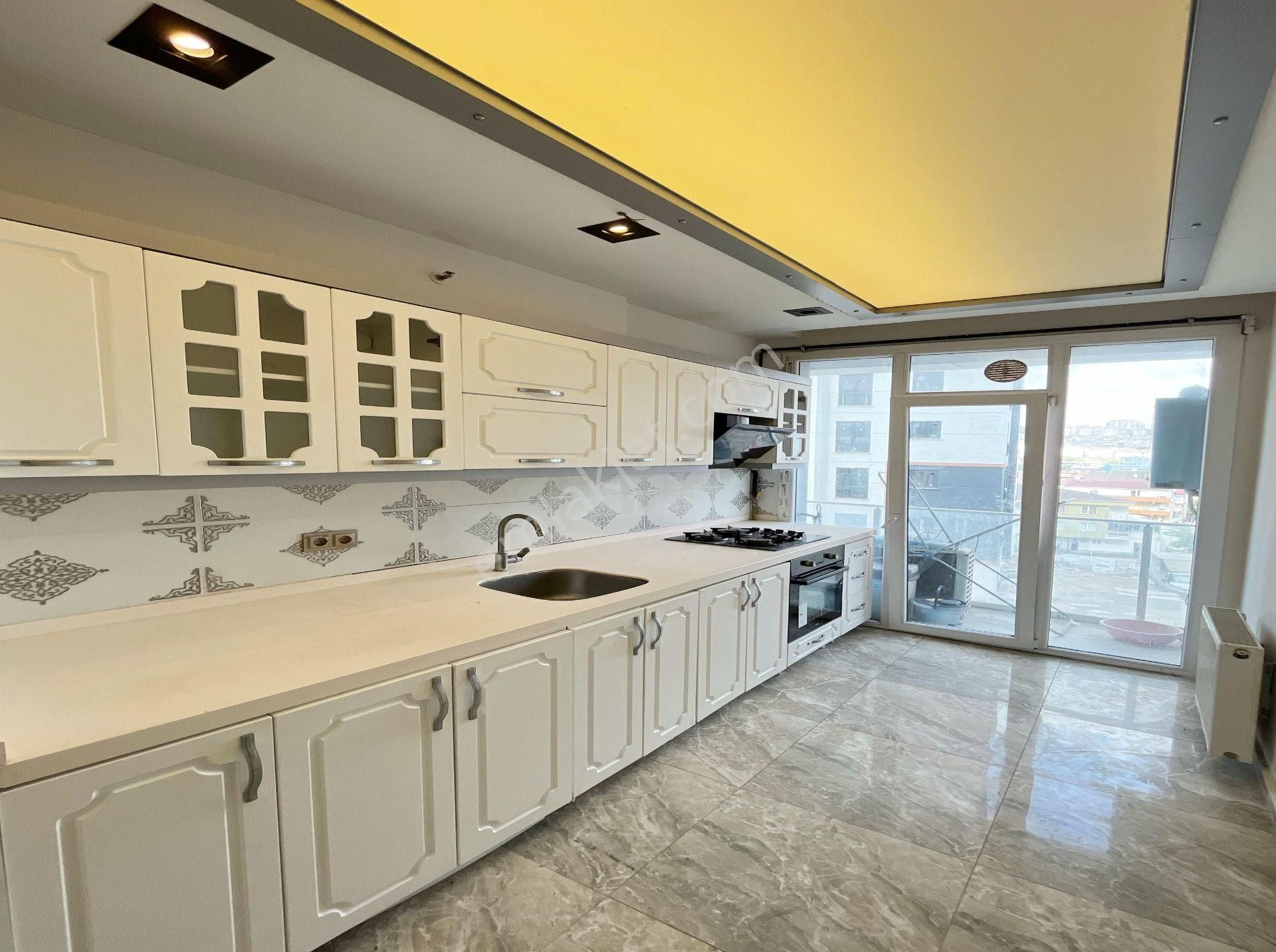 Beylikdüzü Vira Yapı'dan Özel Reyap Hastanesi Karşısı 2+1 Site İçi Satılık Daire !