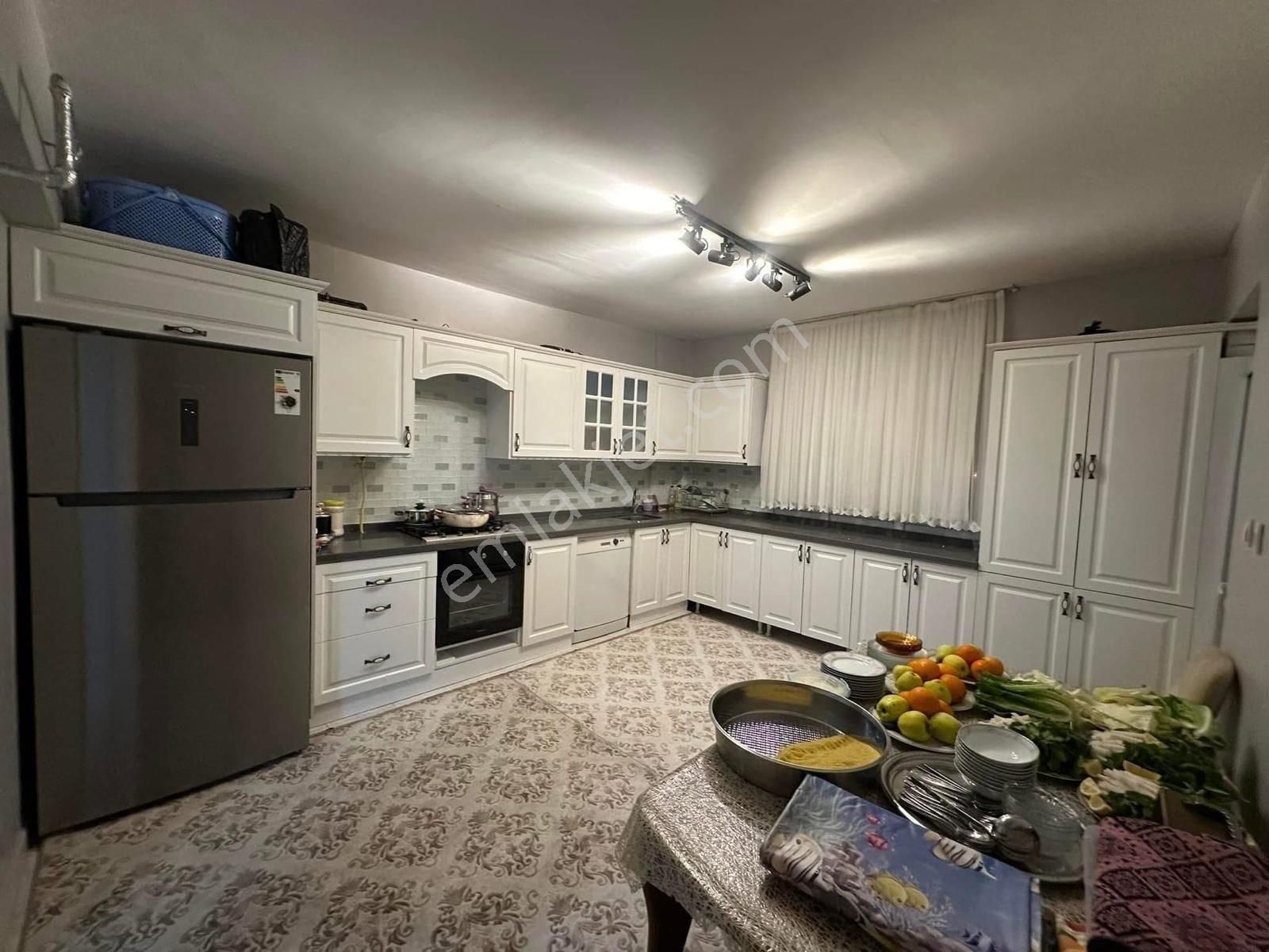 Akev Gayrimenkul'den Akpiyar'da Bakımlı Geniş Son Kat 3+1 Daire